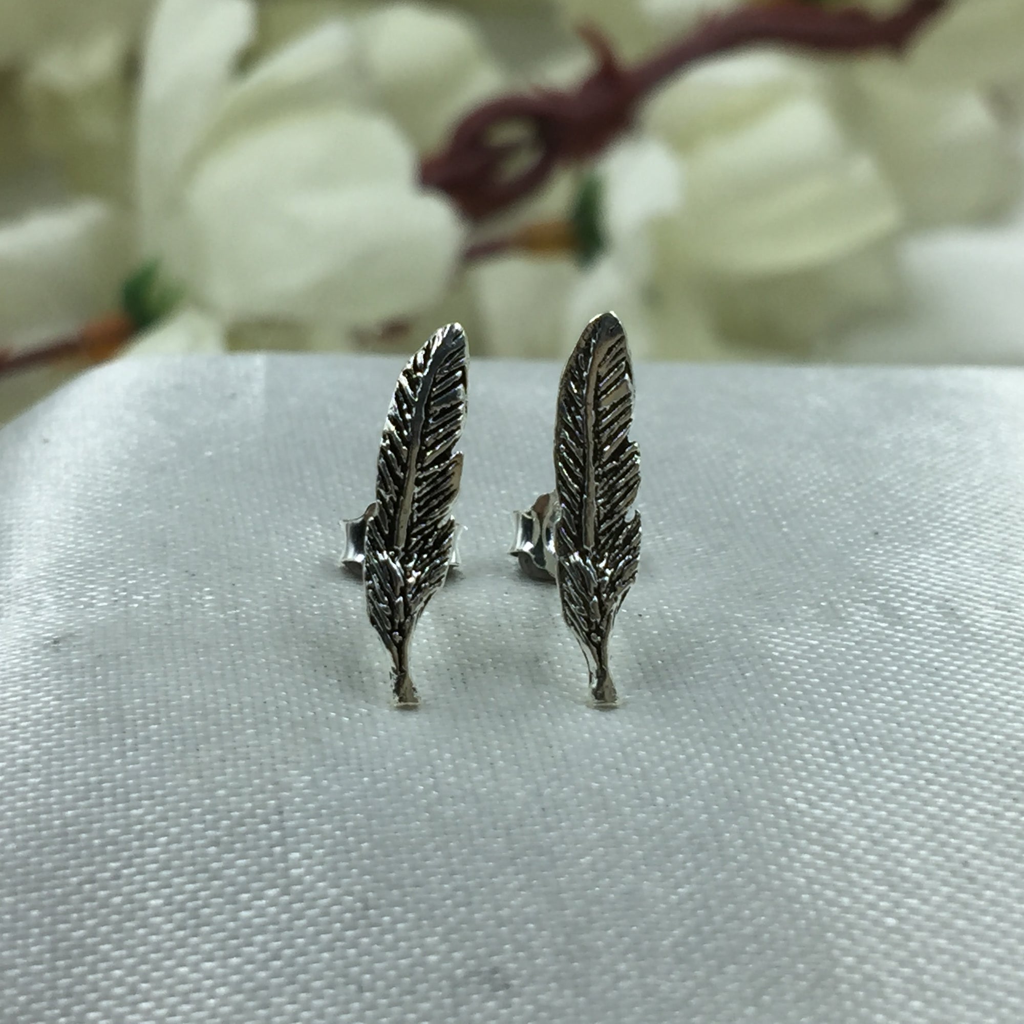 925 Sterling silver Tiny Feather Ear ring Feather Stud Earring Boho Small Earrings Dainty Leaf Stud Minimalist Handmade Gift Stud Pushback