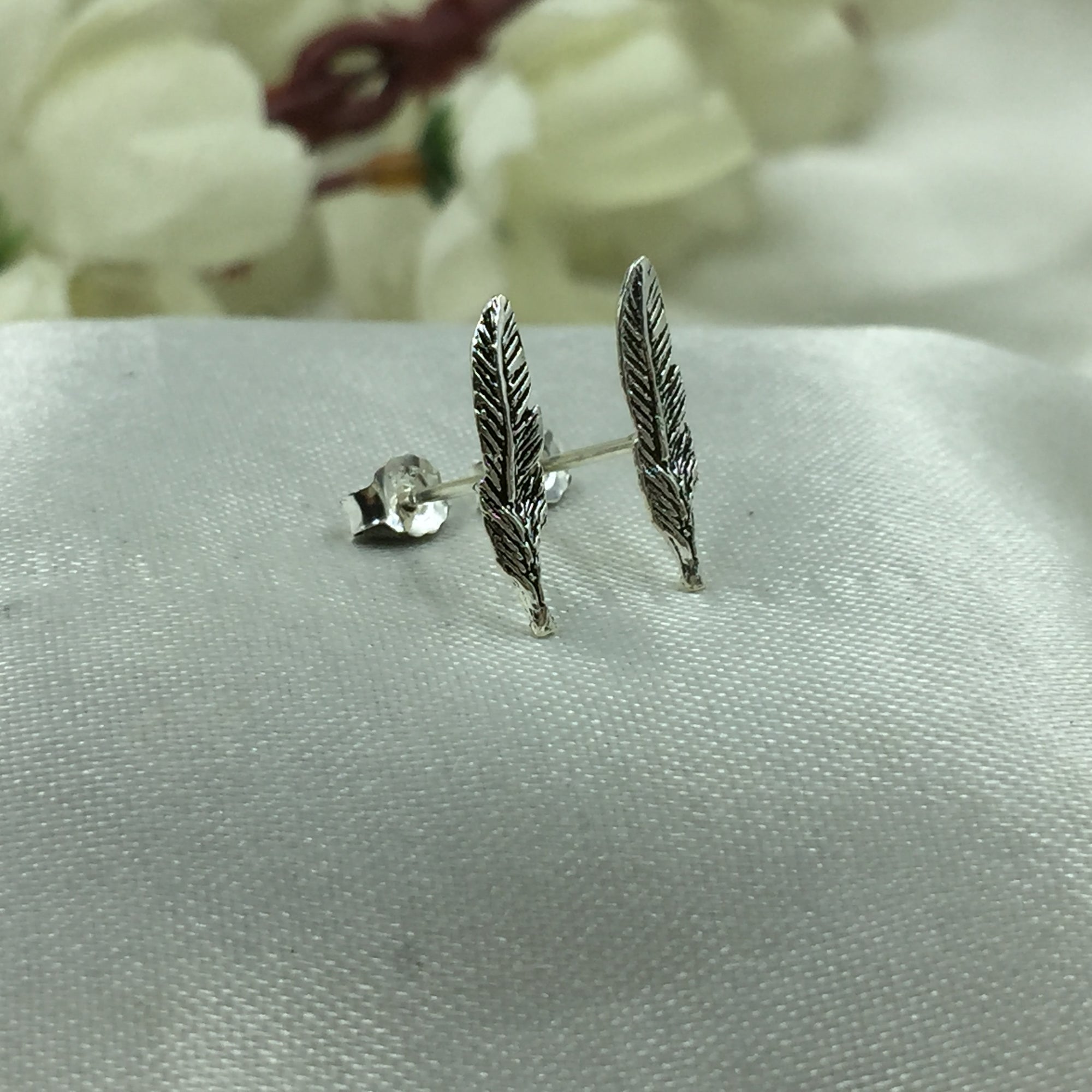 925 Sterling silver Tiny Feather Ear ring Feather Stud Earring Boho Small Earrings Dainty Leaf Stud Minimalist Handmade Gift Stud Pushback