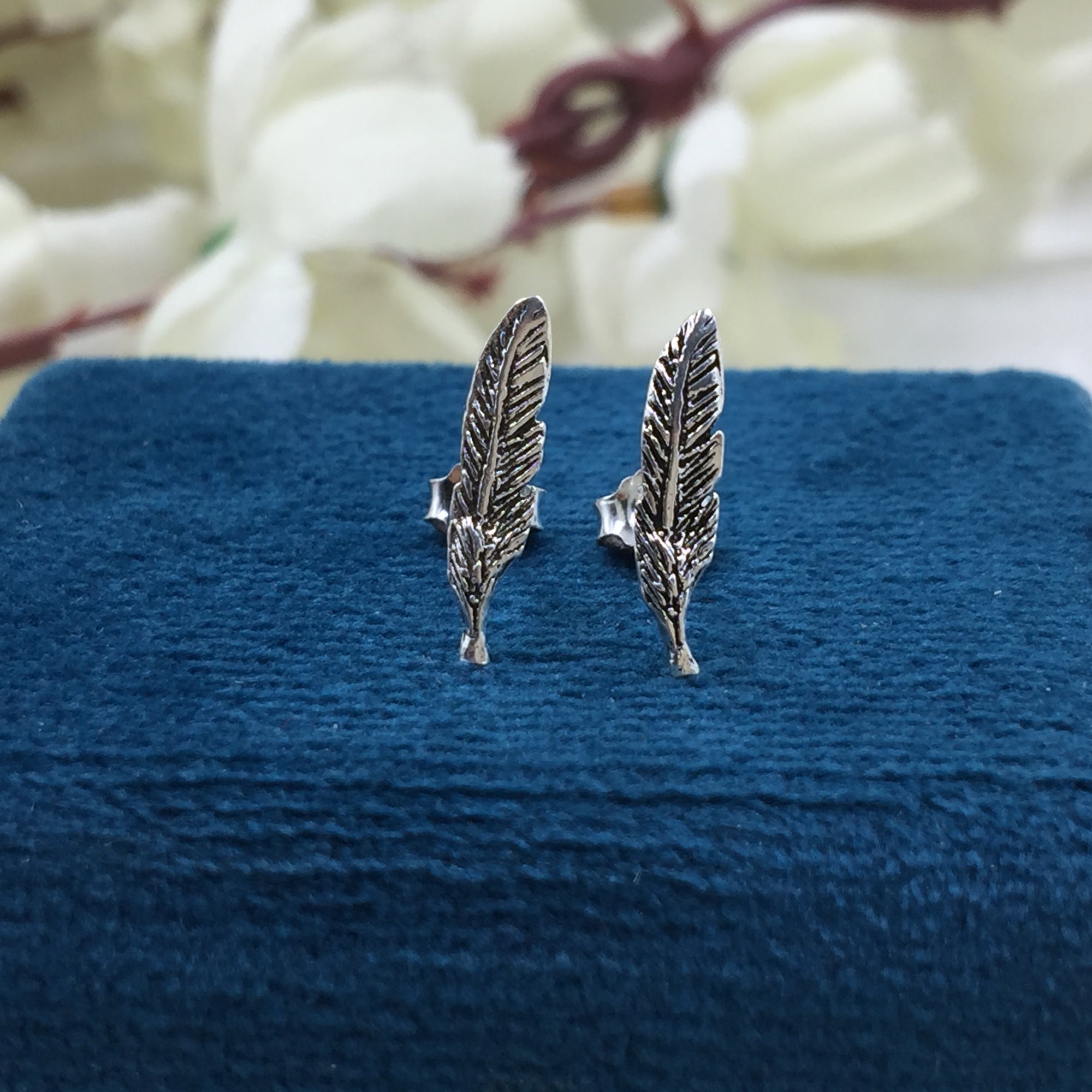925 Sterling silver Tiny Feather Ear ring Feather Stud Earring Boho Small Earrings Dainty Leaf Stud Minimalist Handmade Gift Stud Pushback