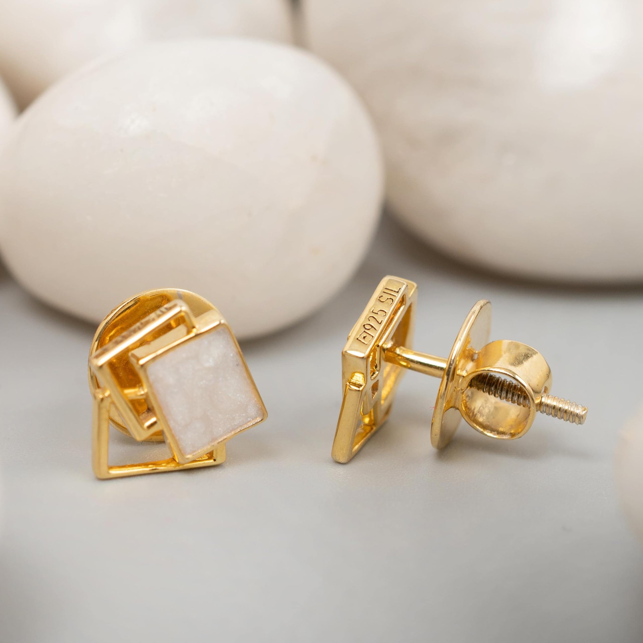 fb28b92b0cf4d78670b7d8d3940ba728