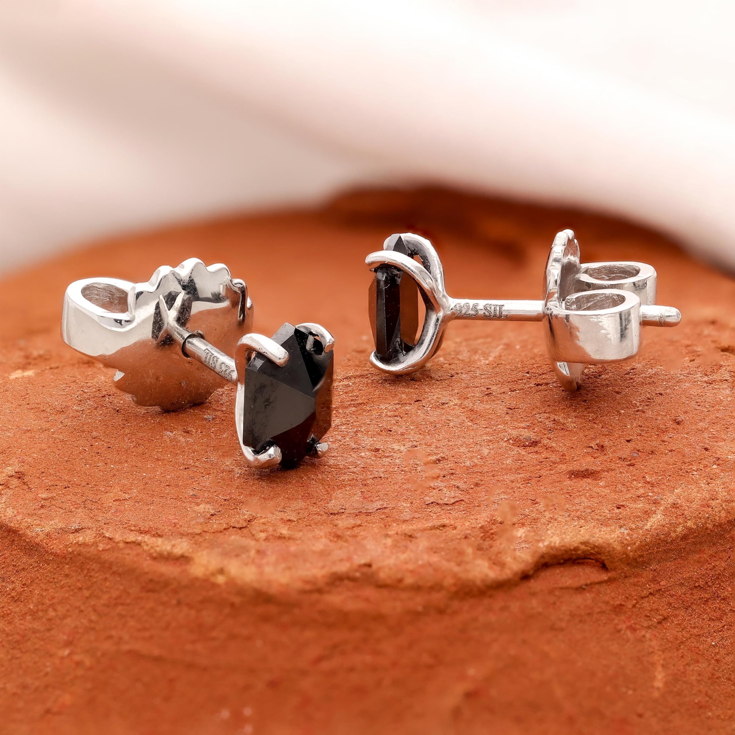 21580d3e278776cd2cedf7759551d221