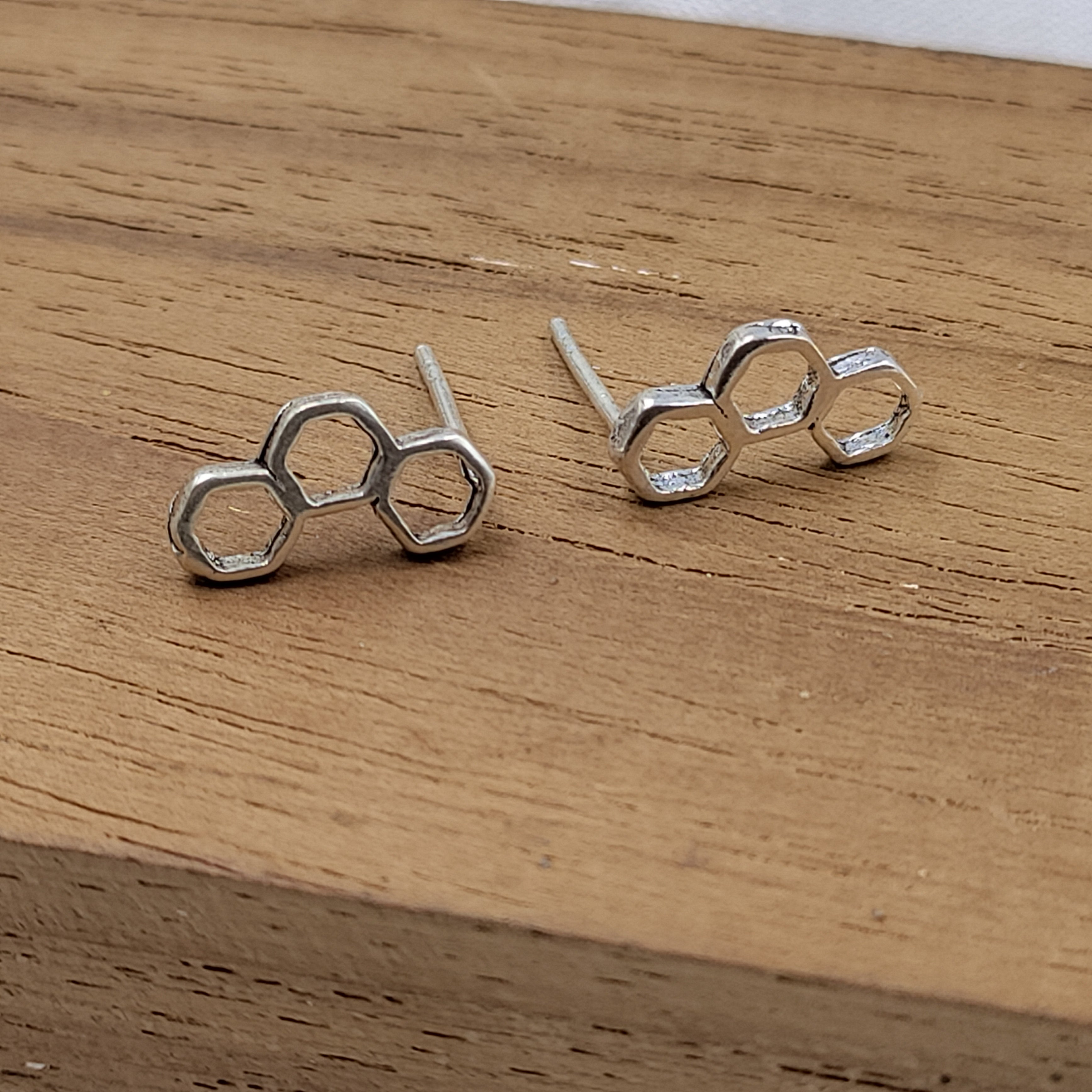 925 Sterling Silver Honeycomb Earrings Geometric Minimalist Earrings Dainty Hexagon Bee Lover Gift Jewelry for Women Handmade Gift Pushback