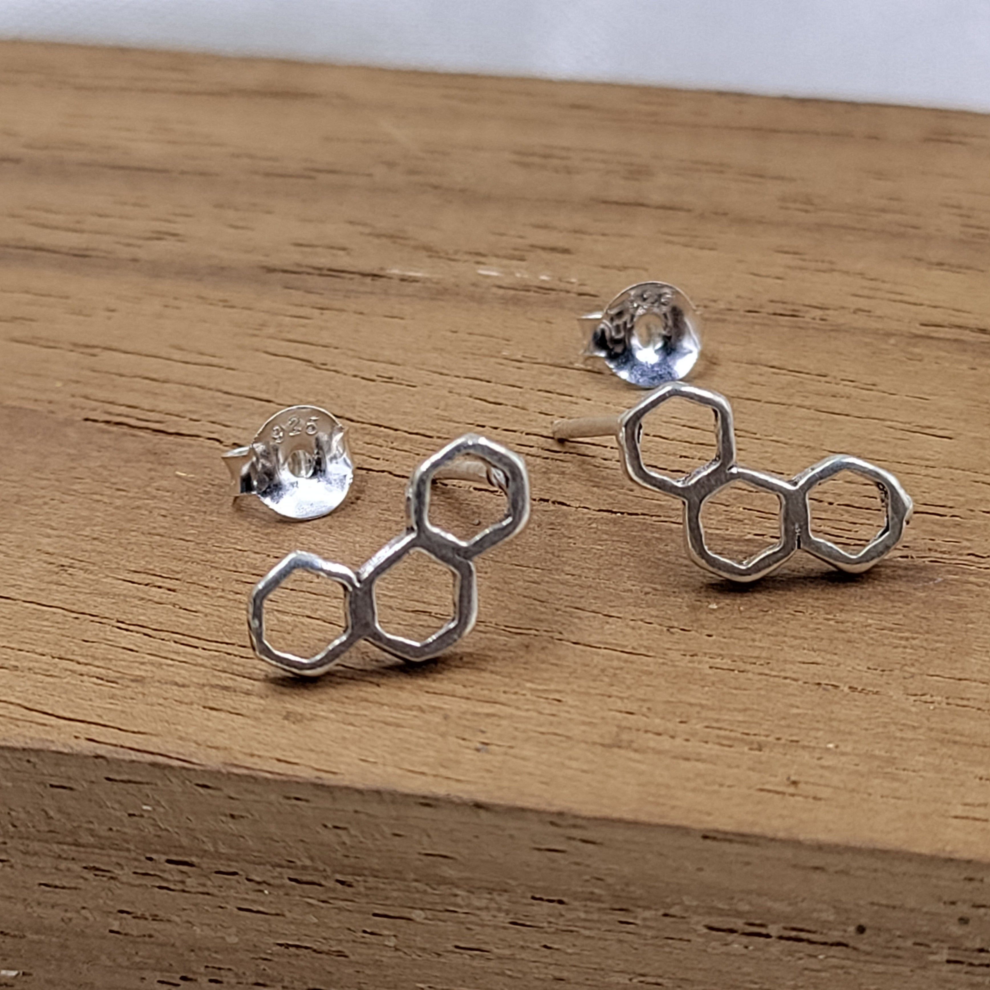 925 Sterling Silver Honeycomb Earrings Geometric Minimalist Earrings Dainty Hexagon Bee Lover Gift Jewelry for Women Handmade Gift Pushback