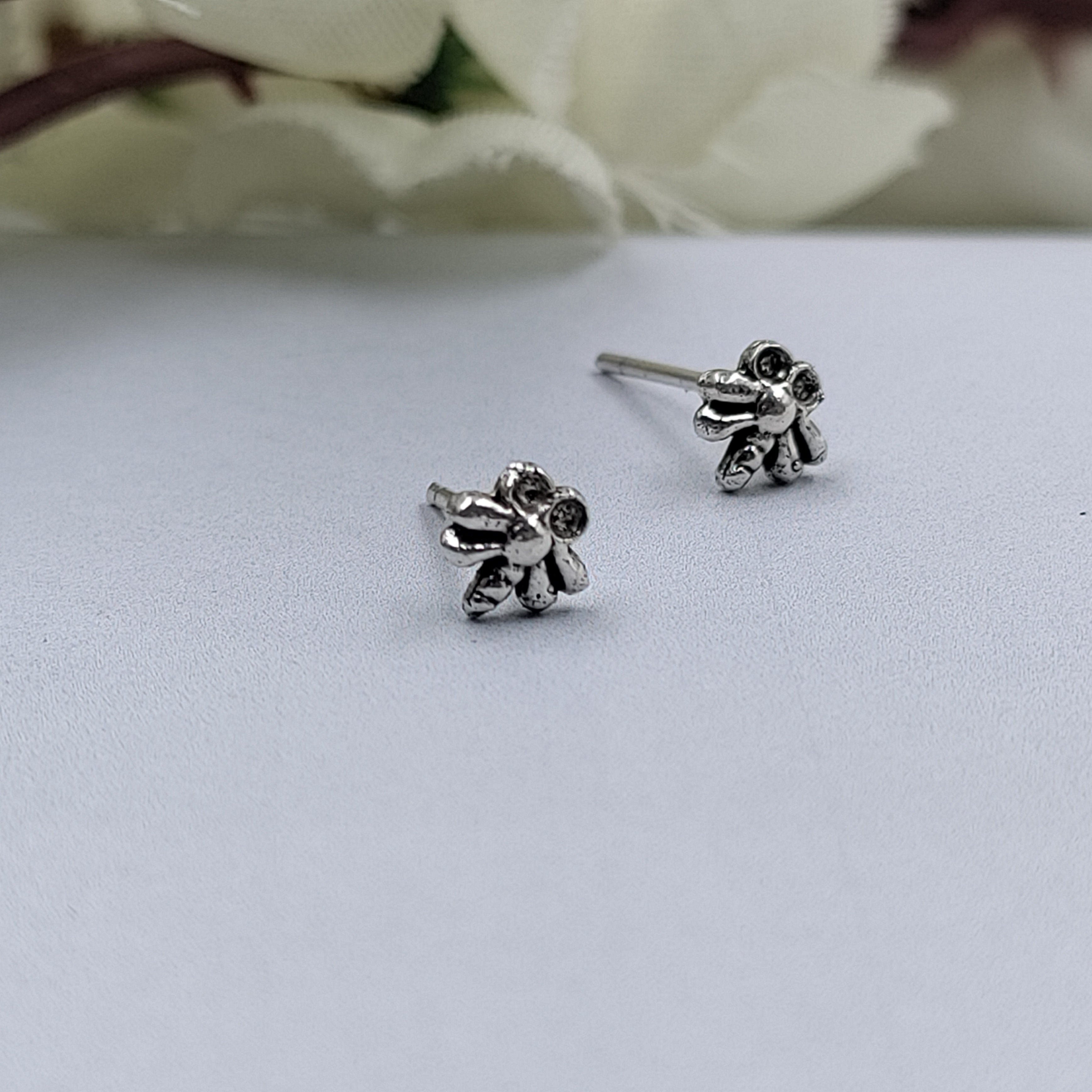 925 Silver Tiny Little Bee Stud Earrings Bee Jewelry Bee Lover Gift Insect Jewelry earring Handmade Gift for Baby Girl Stud with Pushback