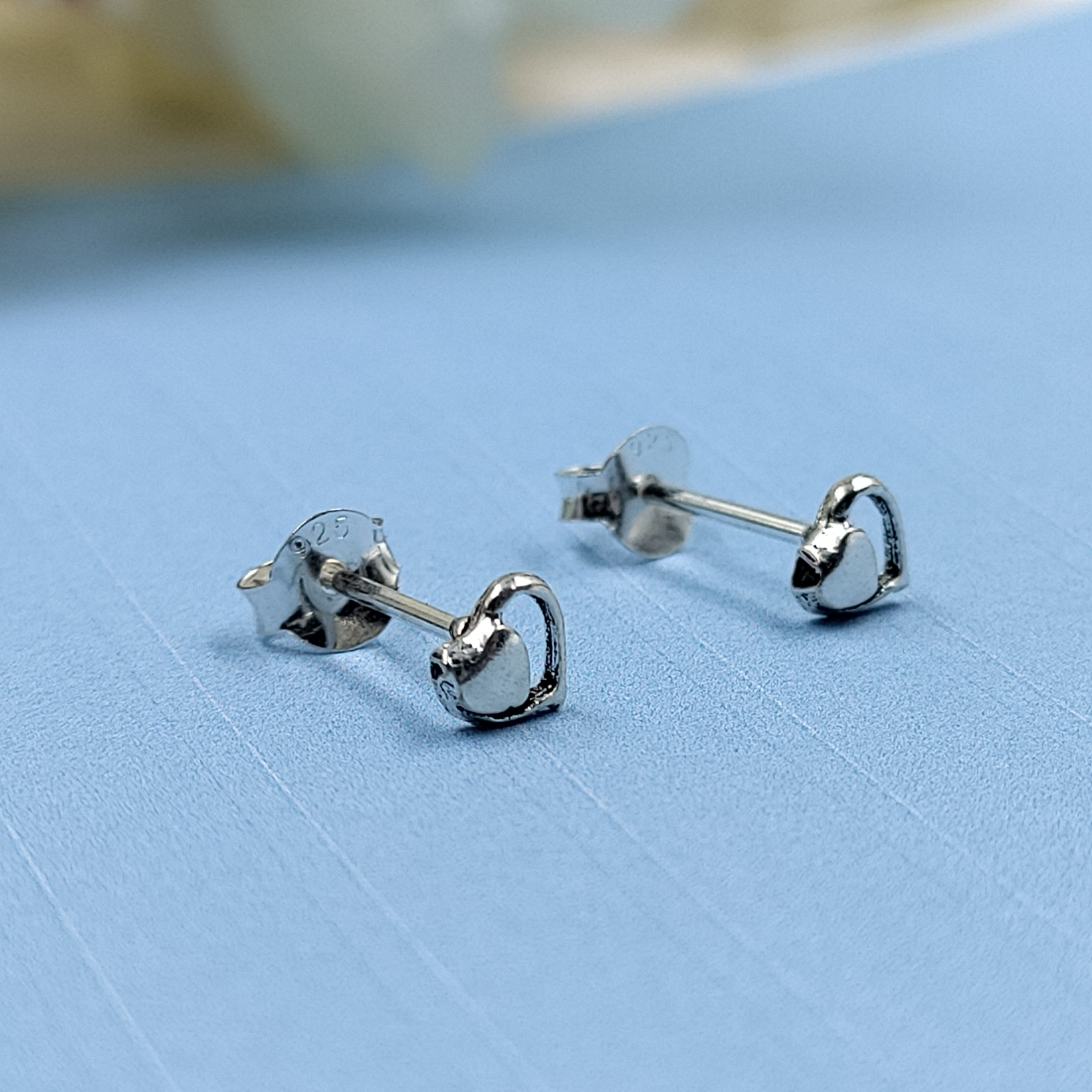 Tiny Heart Outline Stud Twin Heart Unisex Heart Shape Earring Studs Little Ear Stud Minimalist Handmade Stud Pushback Sterling Silver 925