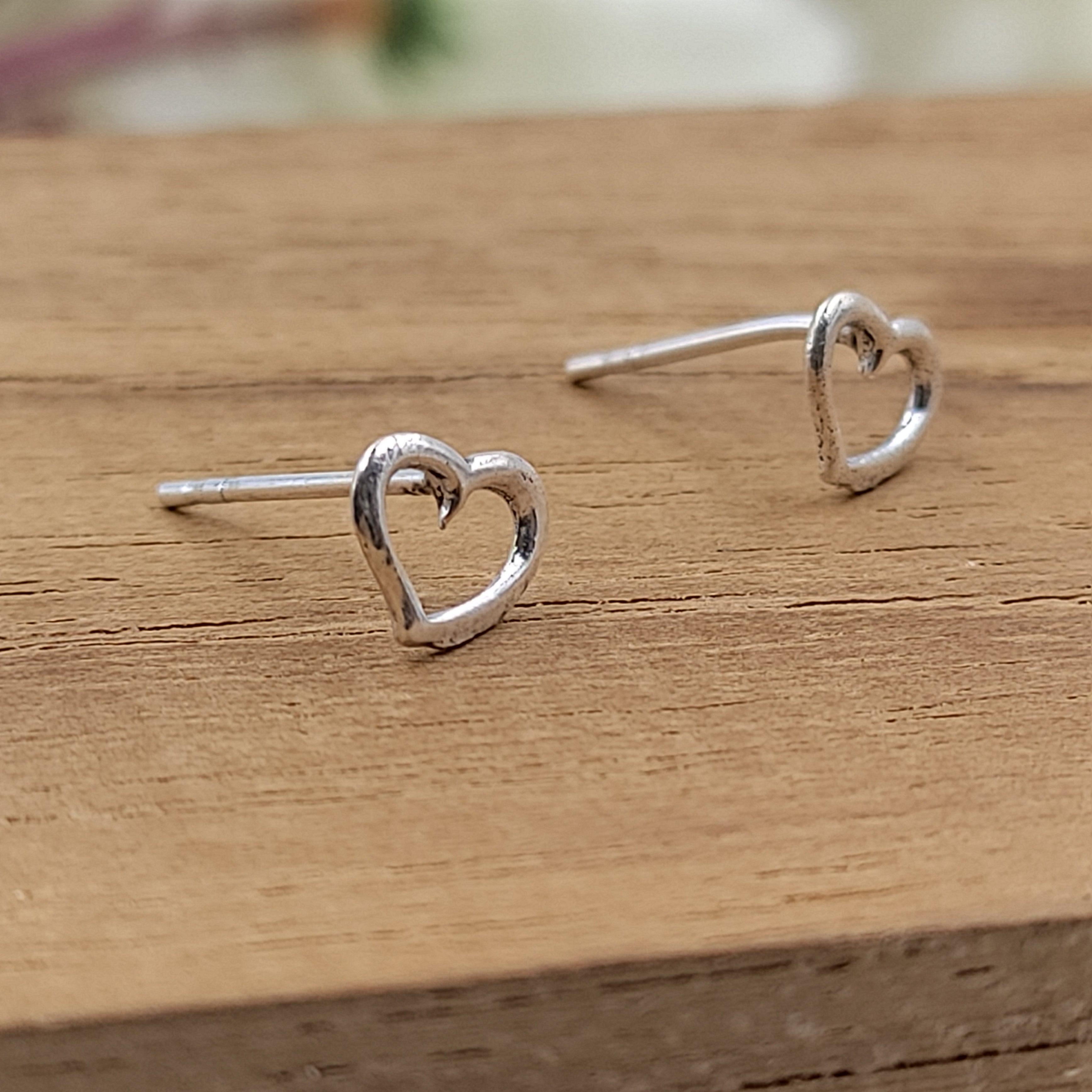 Cute Little Heart Outline Stud Heart Unisex Heart Shape Earring Stud Little Ear Stud Minimalist Handmade Stud Pushback Solid Silver 925