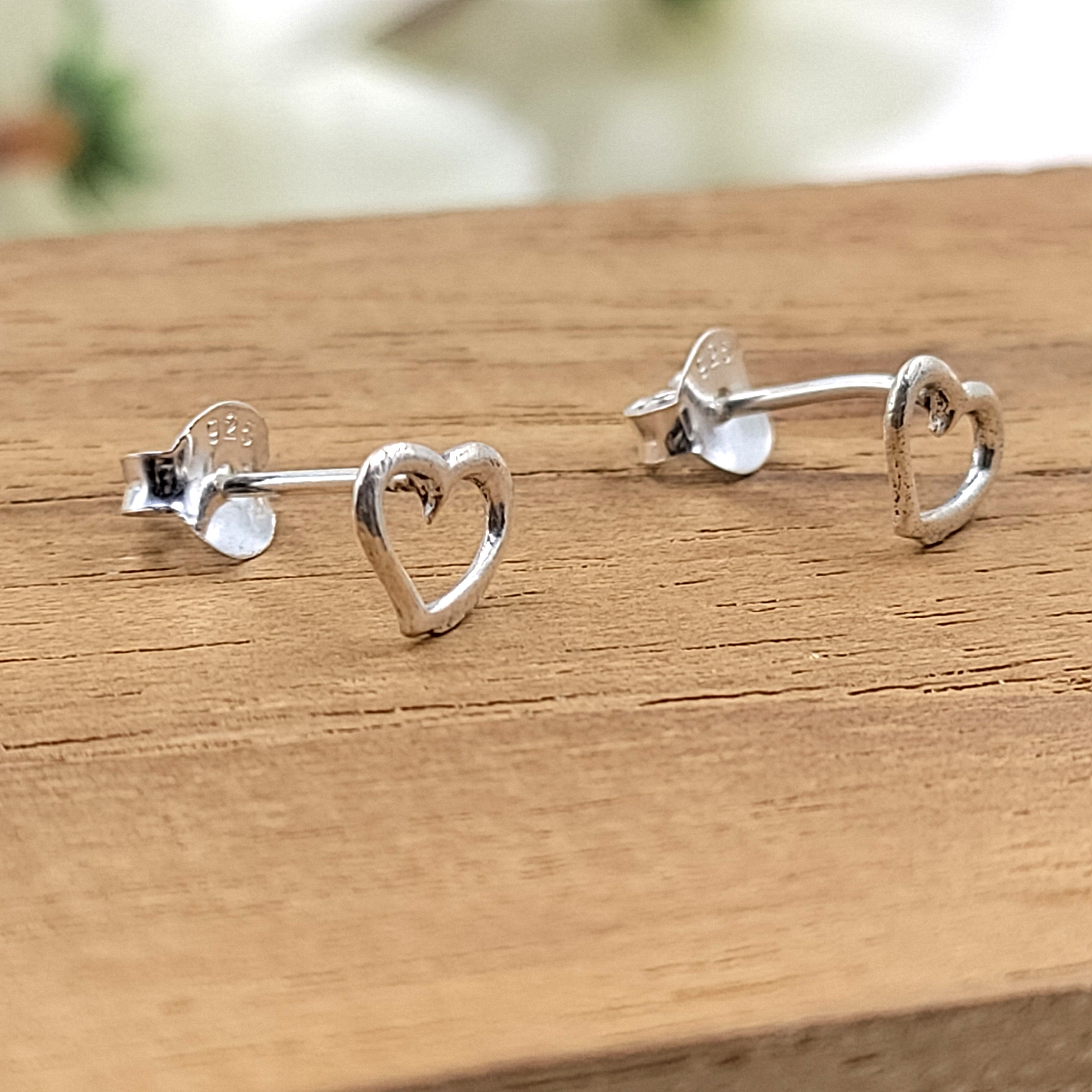 Cute Little Heart Outline Stud Heart Unisex Heart Shape Earring Stud Little Ear Stud Minimalist Handmade Stud Pushback Solid Silver 925