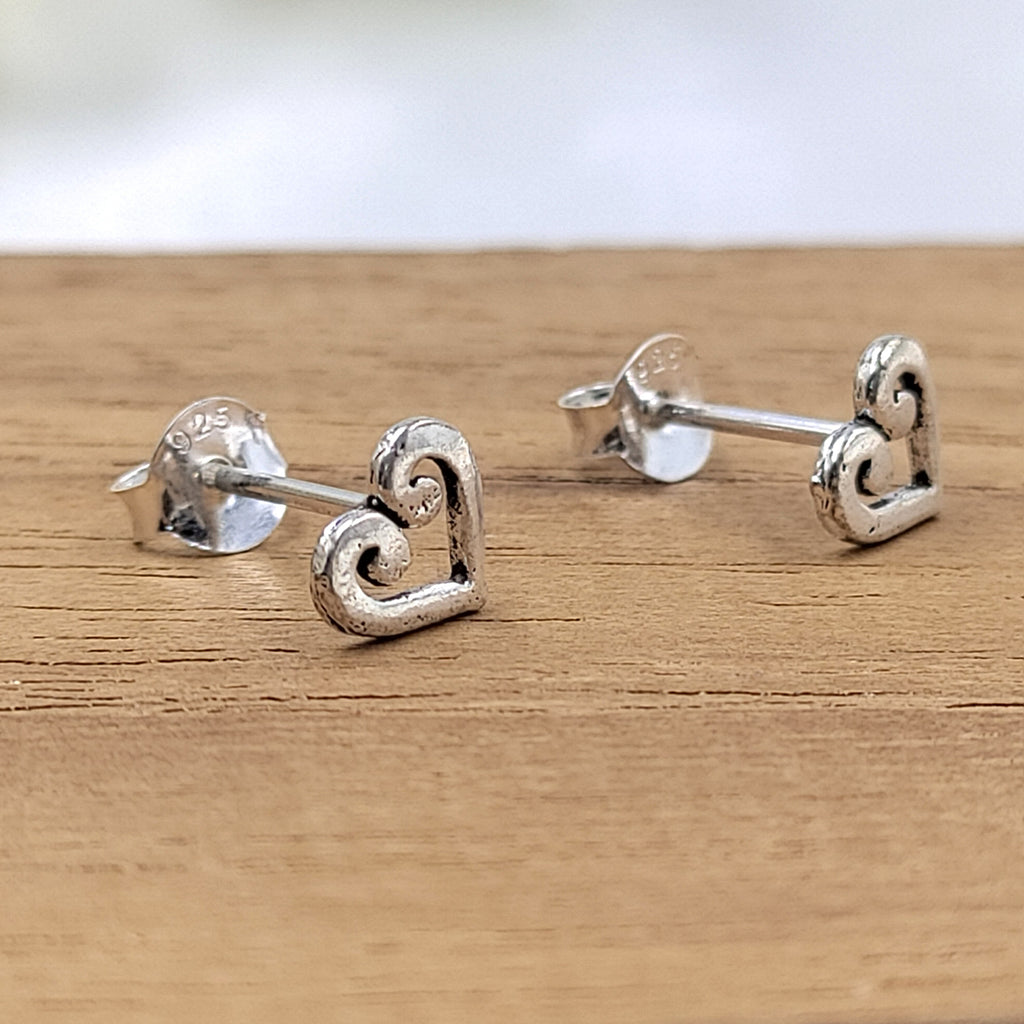 Cute Little Heart Outline Stud Heart Unisex Heart Shape Earring Stud Little Ear Stud Minimalist Handmade Stud Pushback Solid Silver 925