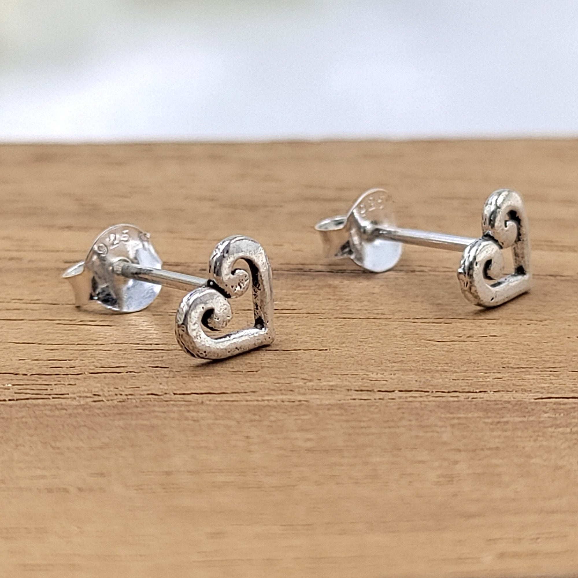 Cute Little Heart Outline Stud Heart Unisex Heart Shape Earring Stud Little Ear Stud Minimalist Handmade Stud Pushback Solid Silver 925