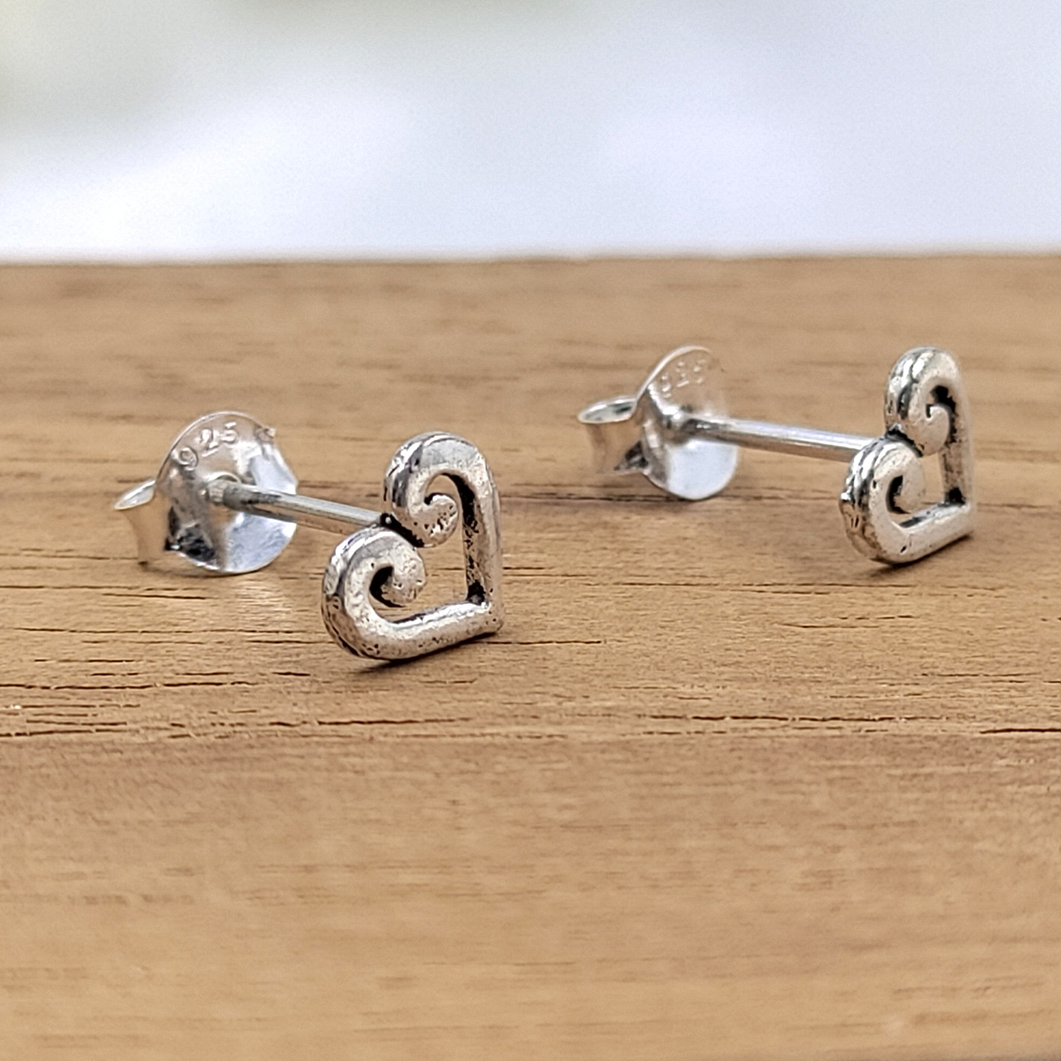 Cute Little Heart Outline Stud Heart Unisex Heart Shape Earring Stud Little Ear Stud Minimalist Handmade Stud Pushback Solid Silver 925