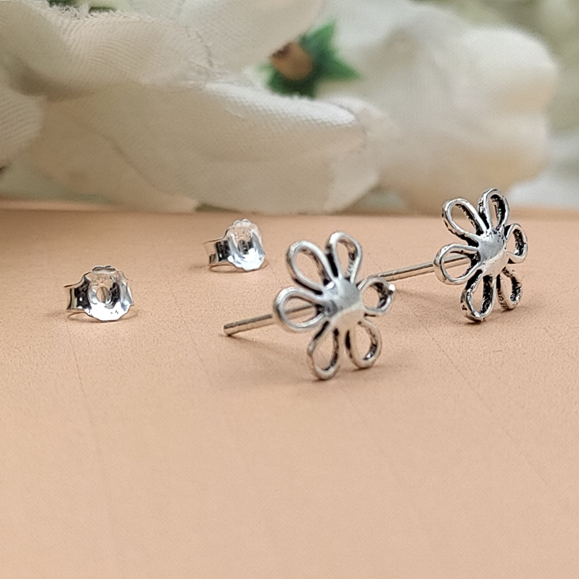 Silver Daisy Stud Earrings Flower Stud Post Floral Stud Earrings Handcrafted Gift Stud Pushback Solid 925 Cute Gift for Girls Daughter Wife