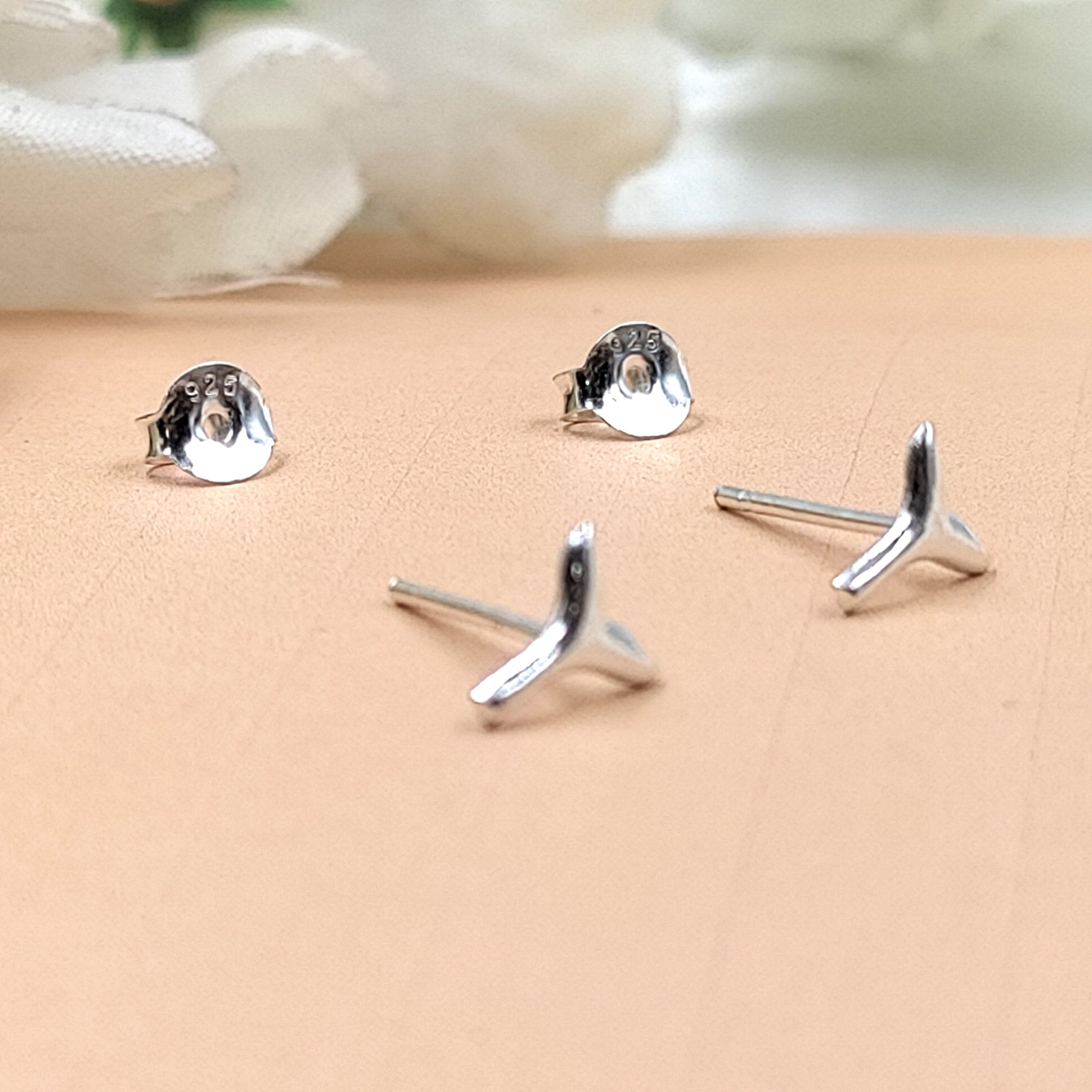 925 Sterling Silver Whale Fin Ear Studs Whale Tail Stud Earrings Ear Fin Surfer Diver Jewelry Minimalist Handmade Gift Studs with Pushback