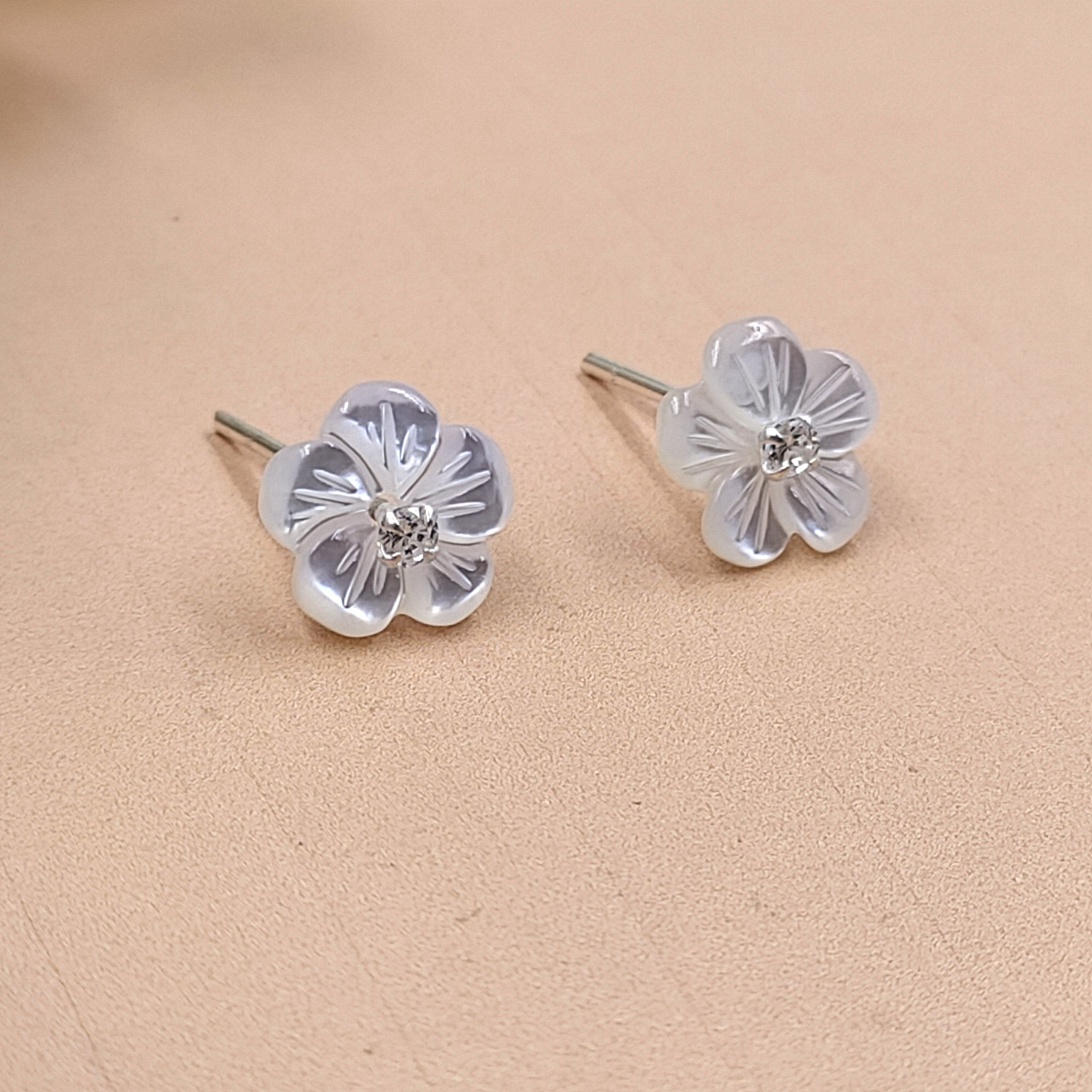 Silver Flower Stud Lily Flower Stud Post Blossom Floral Earring Handcrafted Gift Stud Pushback Solid 925 Cute Gift for Girl Daughter