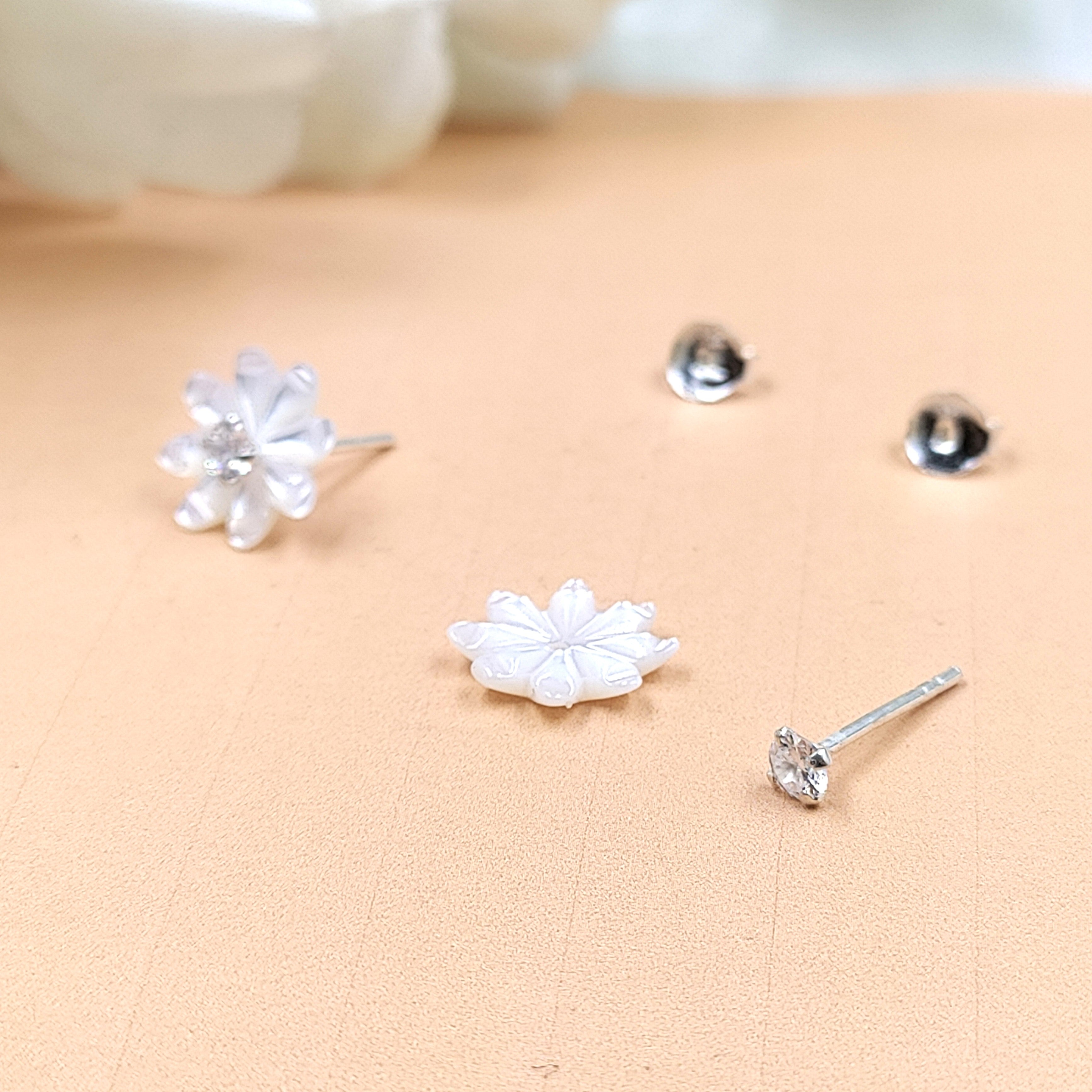 925 Silver White Stud Earring Cubic Ziriconia Flower Stud Floral Earring Handcrafted Gift Stud with Pushback Cute Present for girlfriend