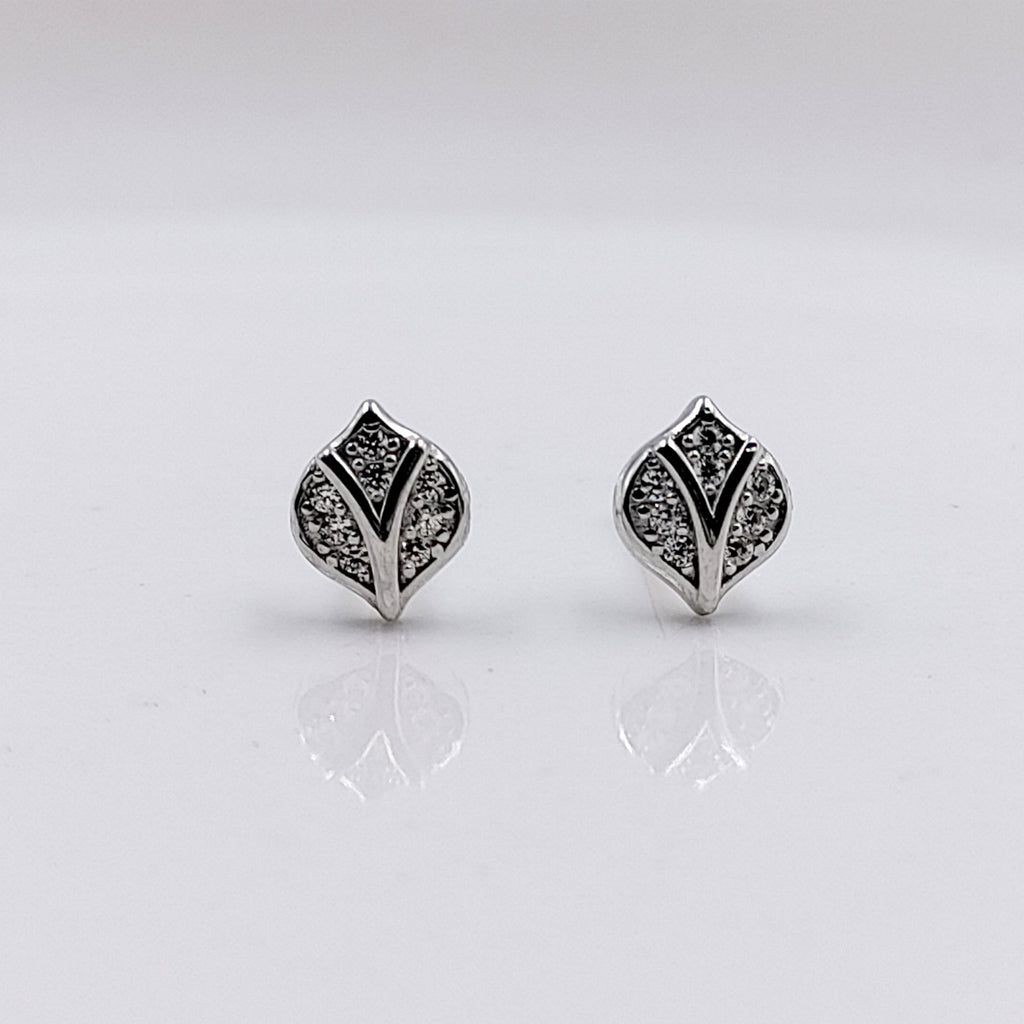925 Sterling Silver Beautifull Leaf Stud Earrings Cute Petal Shape Stud Earrings CZ