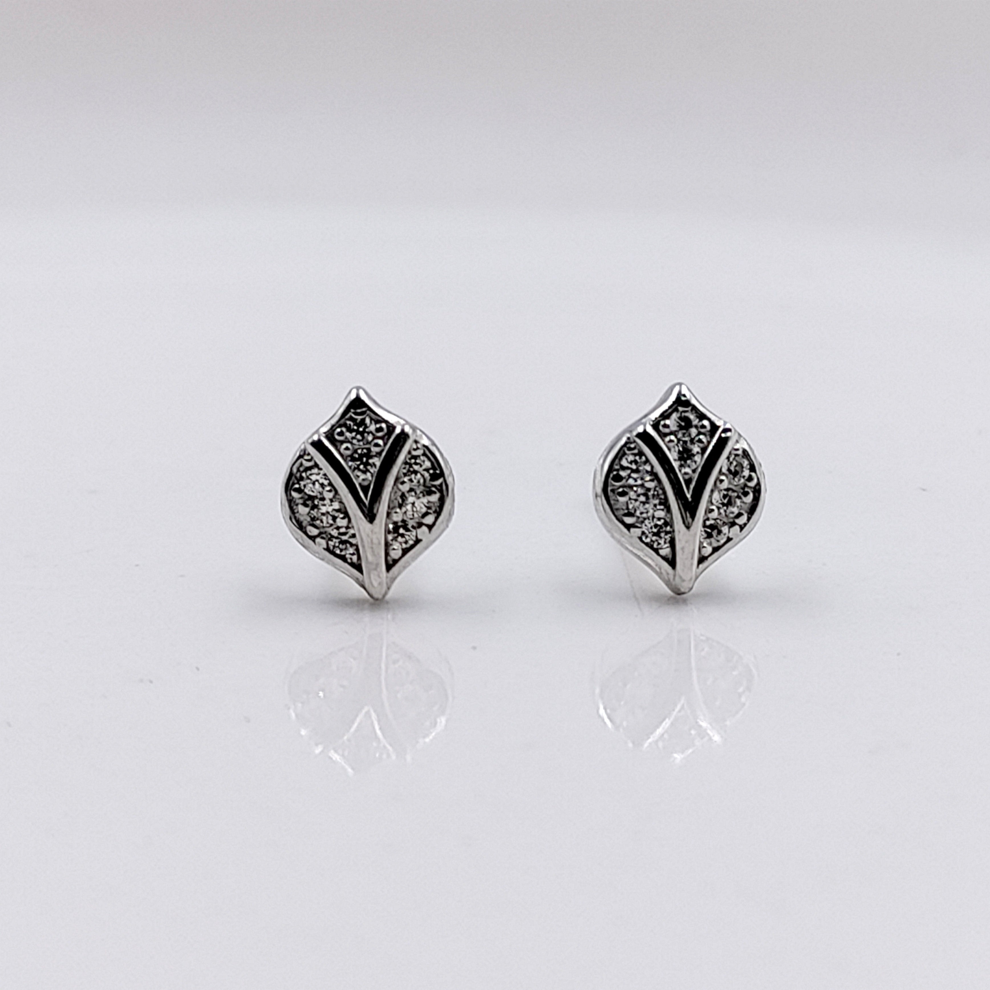 925 Sterling Silver Beautifull Leaf Stud Earrings Cute Petal Shape Stud Earrings CZ