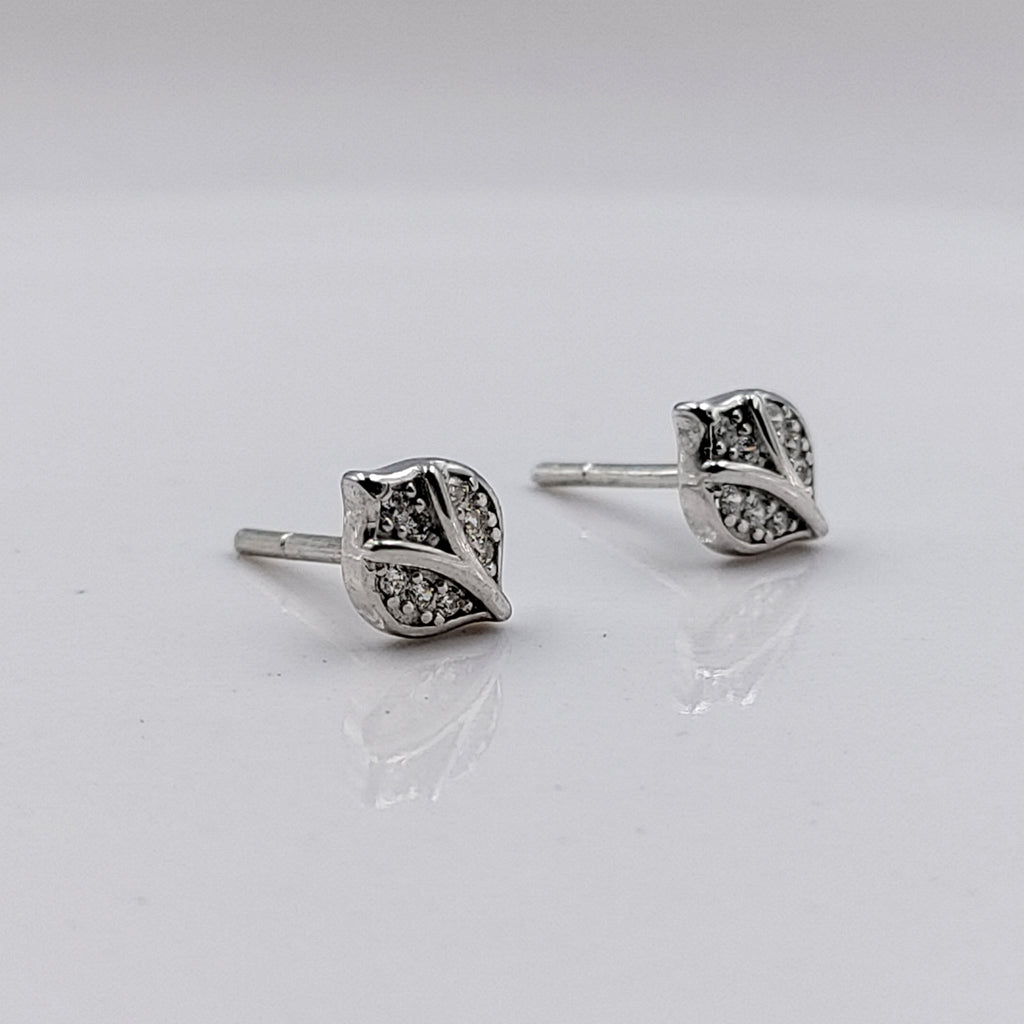 925 Sterling Silver Beautifull Leaf Stud Earrings Cute Petal Shape Stud Earrings CZ