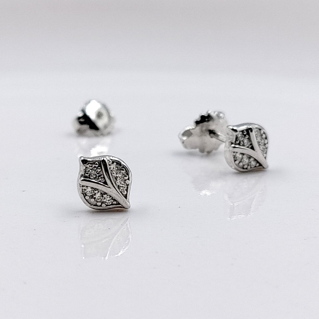 925 Sterling Silver Beautifull Leaf Stud Earrings Cute Petal Shape Stud Earrings CZ