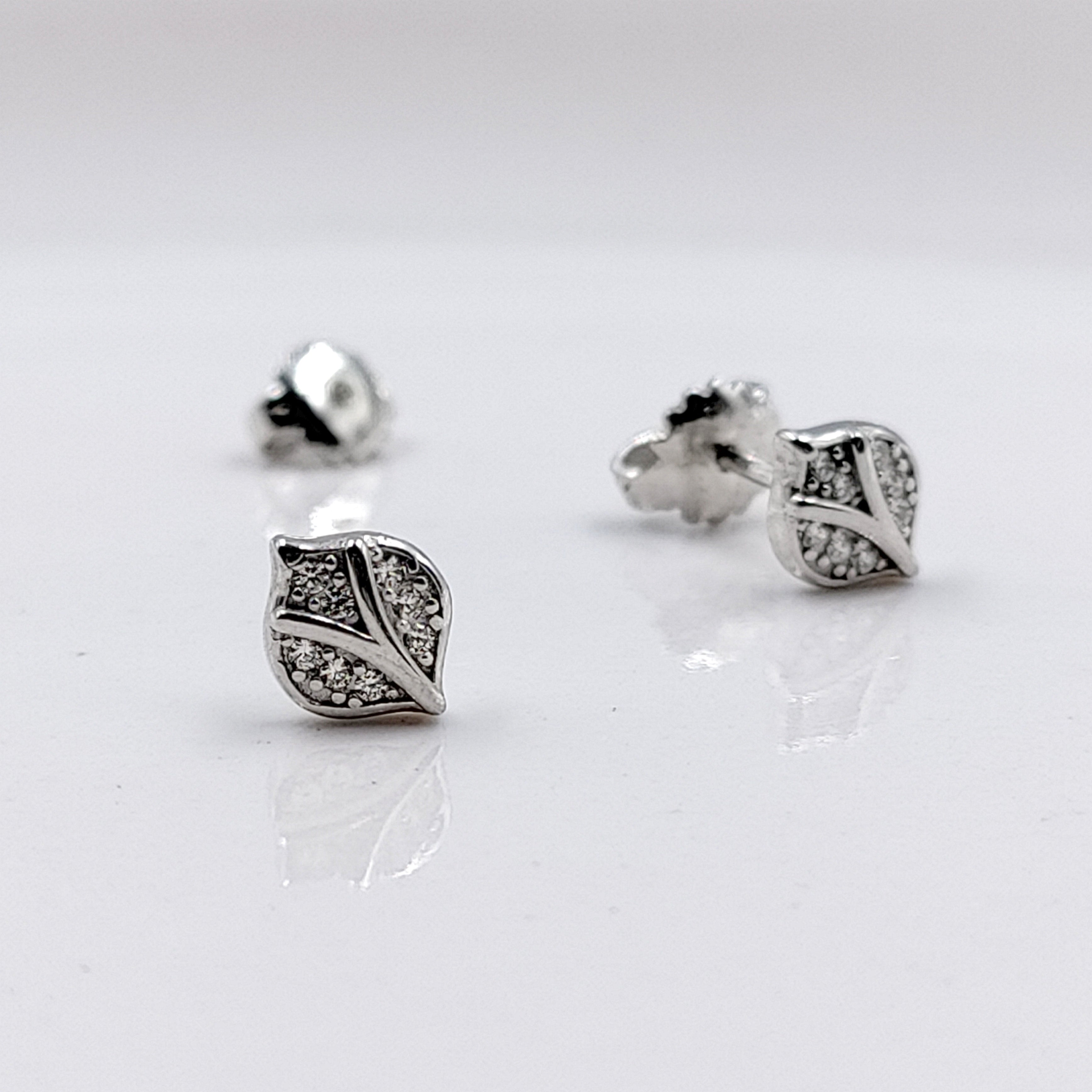 925 Sterling Silver Beautifull Leaf Stud Earrings Cute Petal Shape Stud Earrings CZ