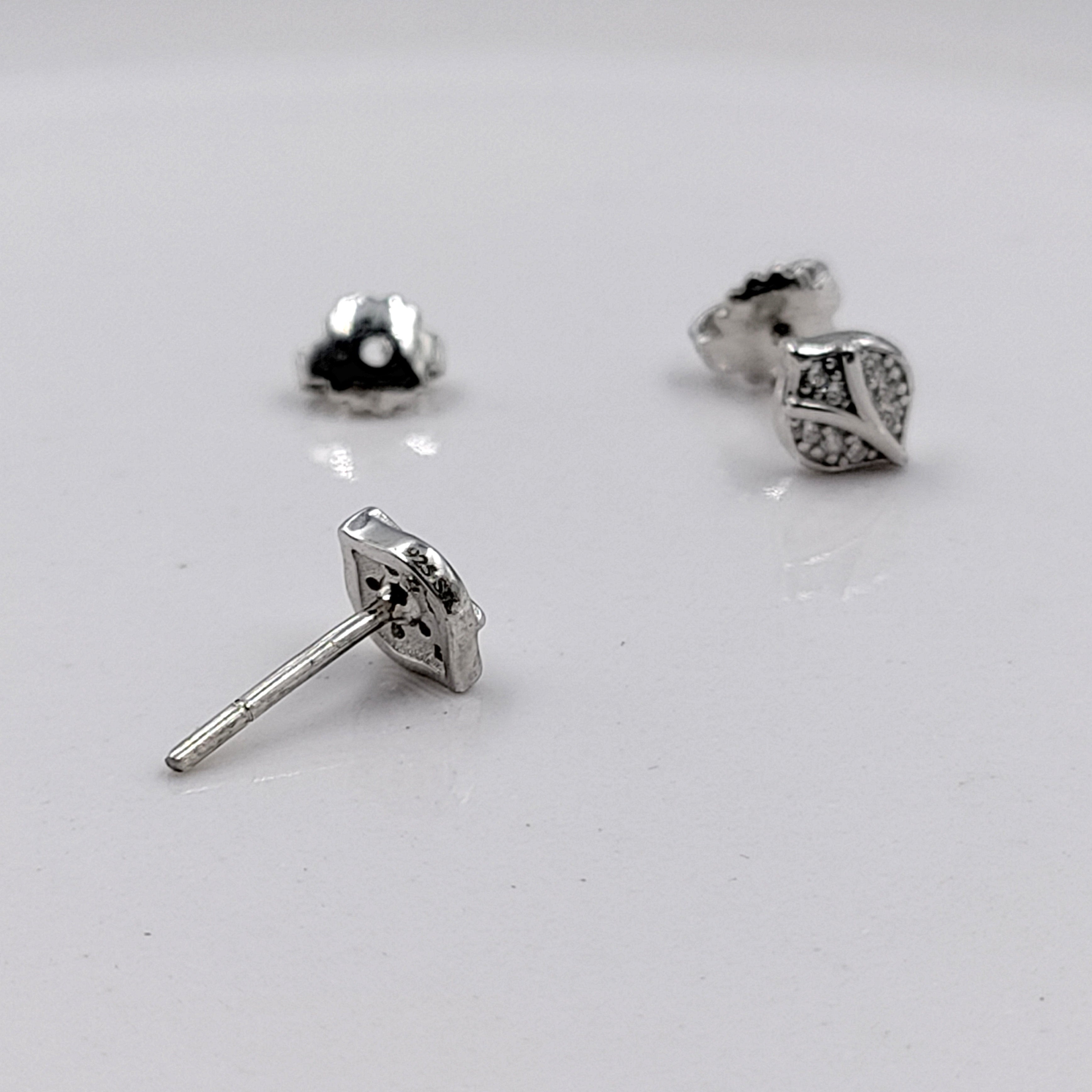 925 Sterling Silver Beautifull Leaf Stud Earrings Cute Petal Shape Stud Earrings CZ