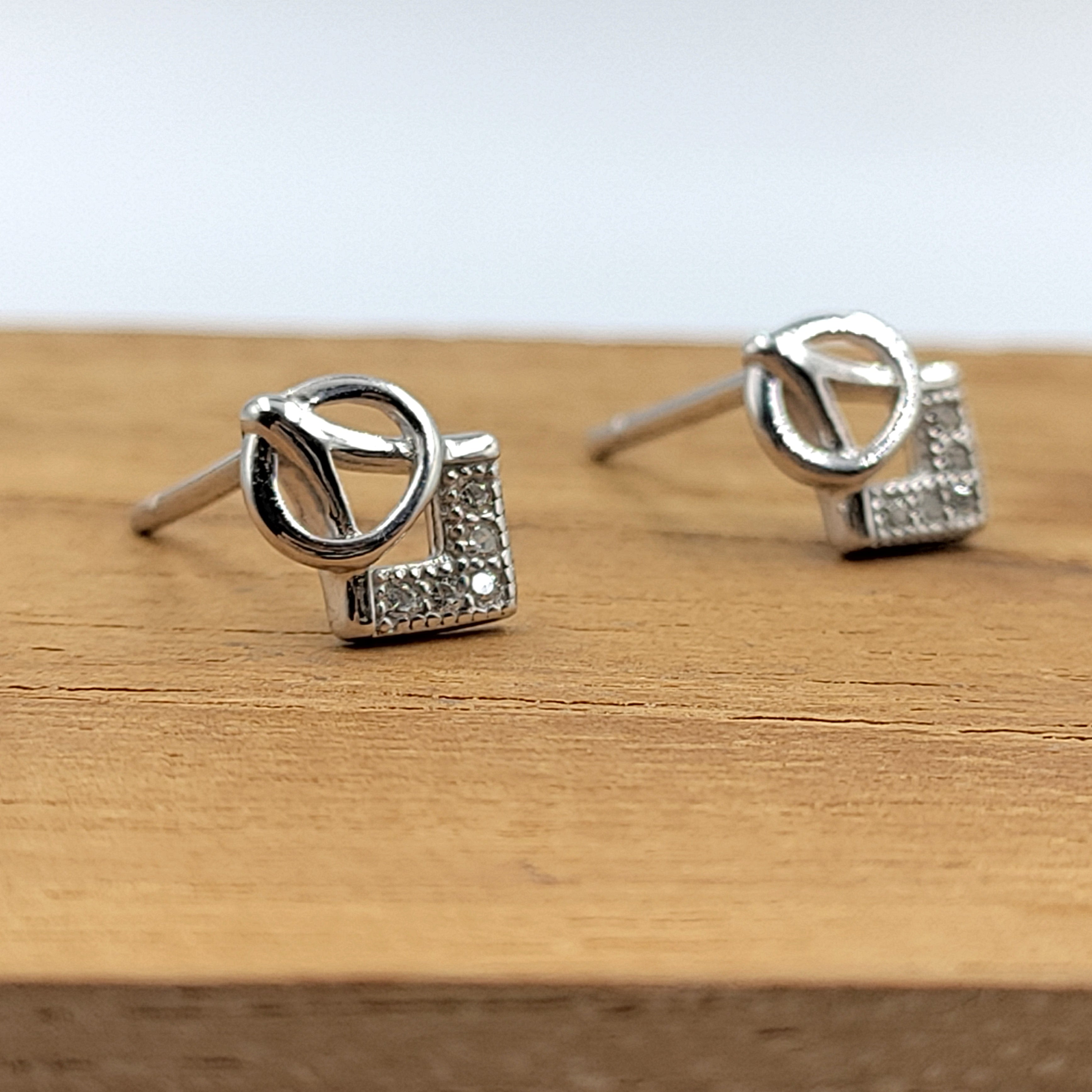 925 Sterling Silver Unique Beautifull Diamond Shape Cubic Zirconia Stud Earrings