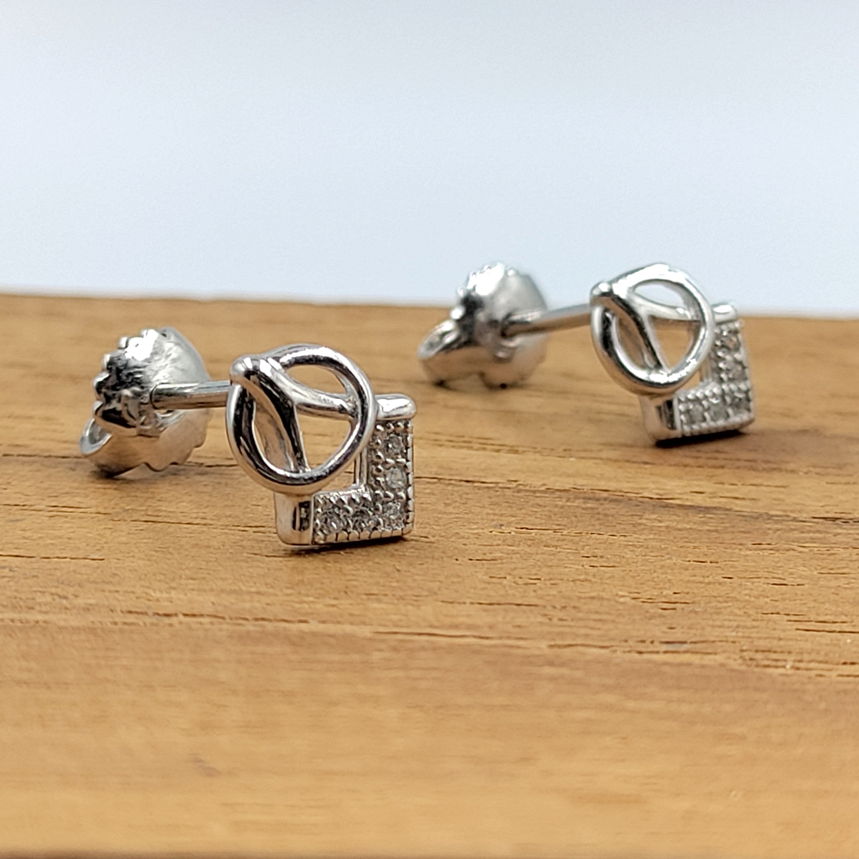 925 Sterling Silver Unique Beautifull Diamond Shape Cubic Zirconia Stud Earrings