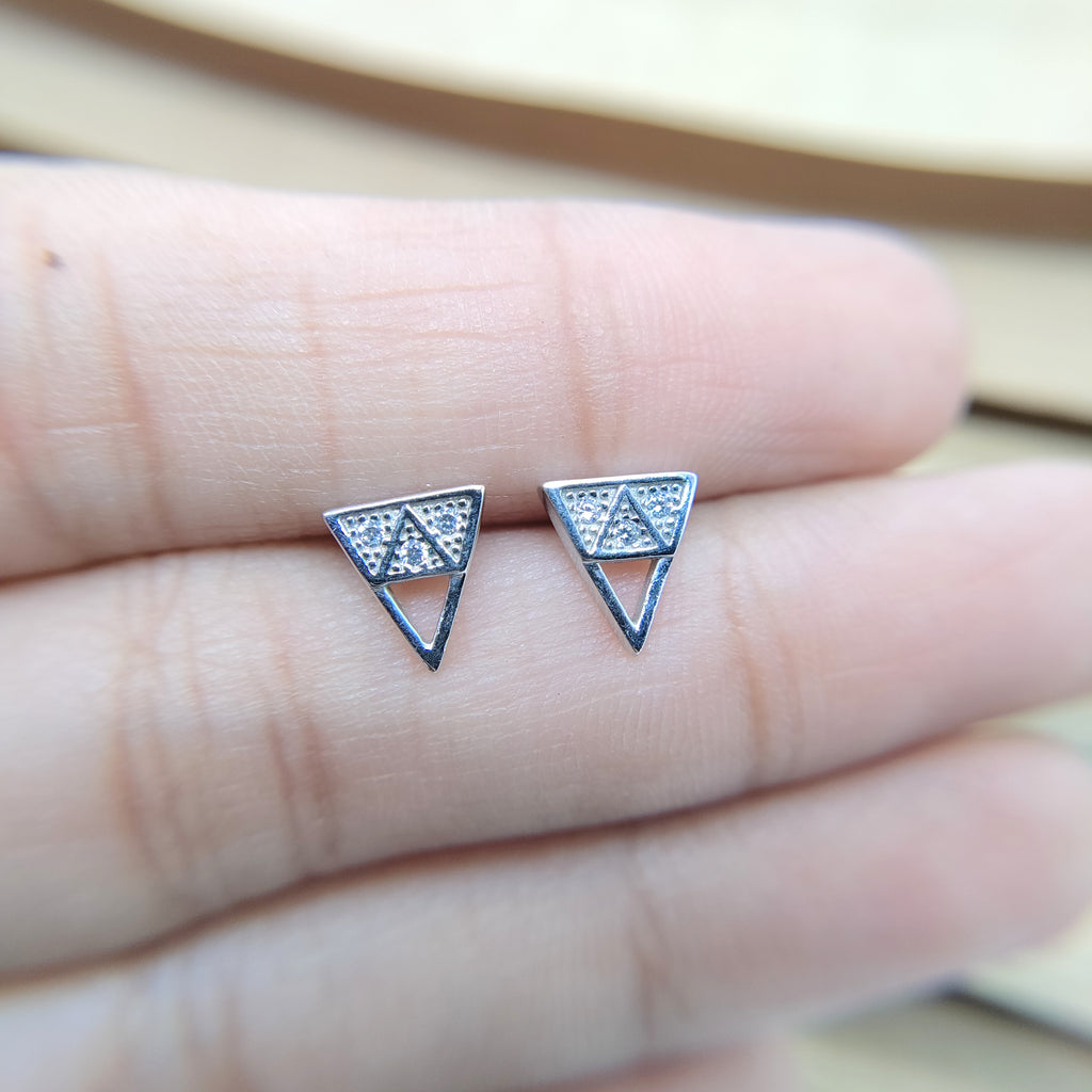 Sterling Silver 925 Pyramid Triangle Studs Earrings Every Day Wear Unisex CZ