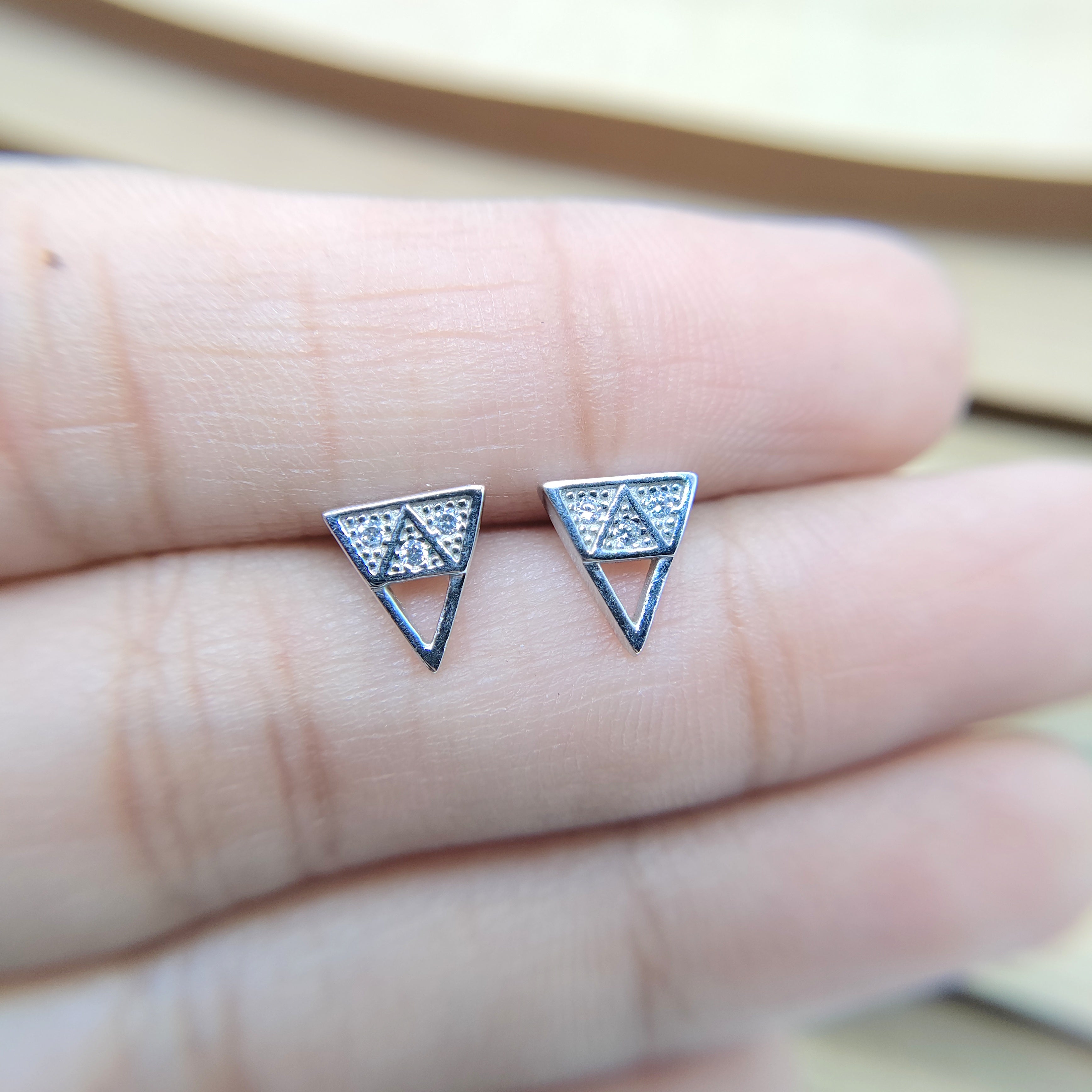 Sterling Silver 925 Pyramid Triangle Studs Earrings Every Day Wear Unisex CZ
