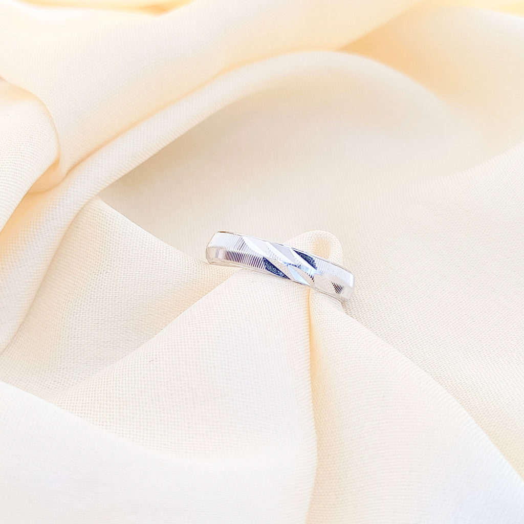 925 Silver Ring Stylish Verticle Lines Ring for Women (Size 12)