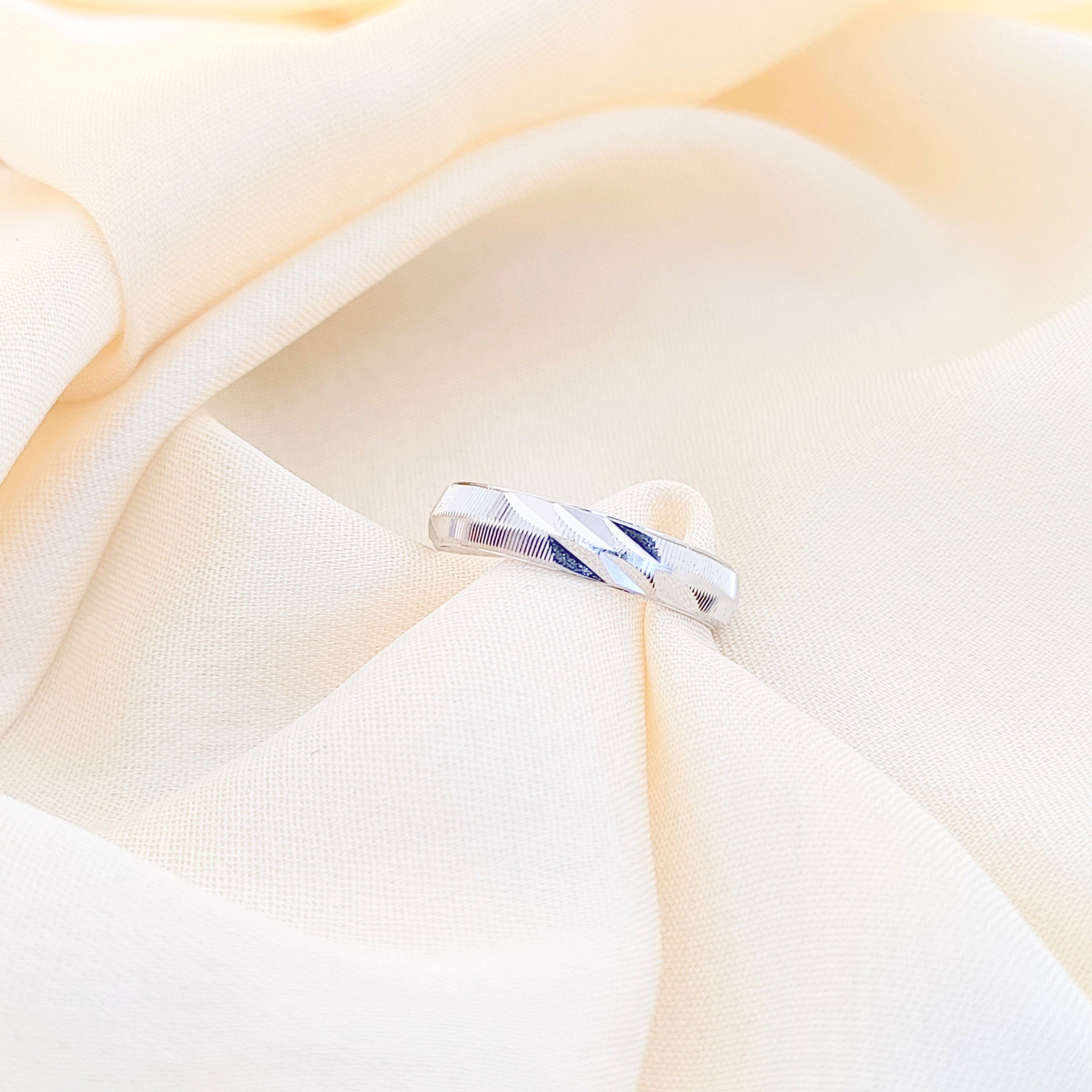 925 Silver Ring Stylish Verticle Lines Ring for Women (Size 12)