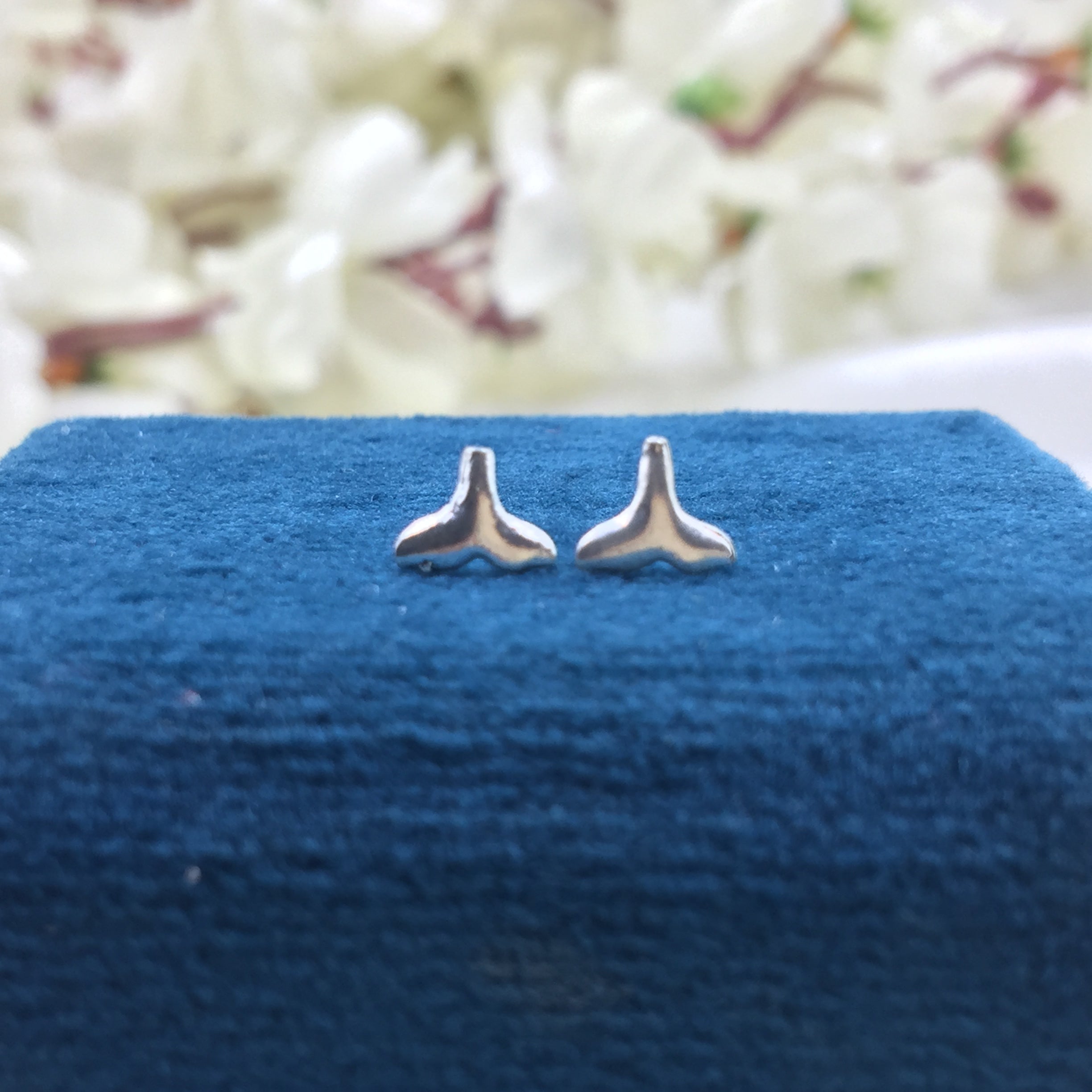 925 Sterling silver Whale Fin Ear Studs Whale Tail Stud Earrings Ear Fin Surfer Diver Jewelry Minimalist Handmade Gift Studs with Pushback