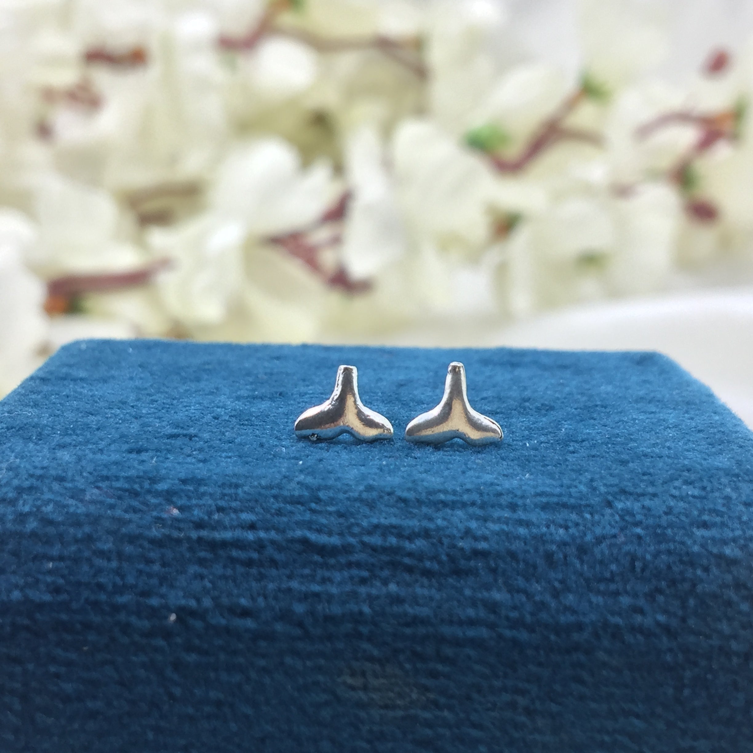 925 Sterling silver Whale Fin Ear Studs Whale Tail Stud Earrings Ear Fin Surfer Diver Jewelry Minimalist Handmade Gift Studs with Pushback