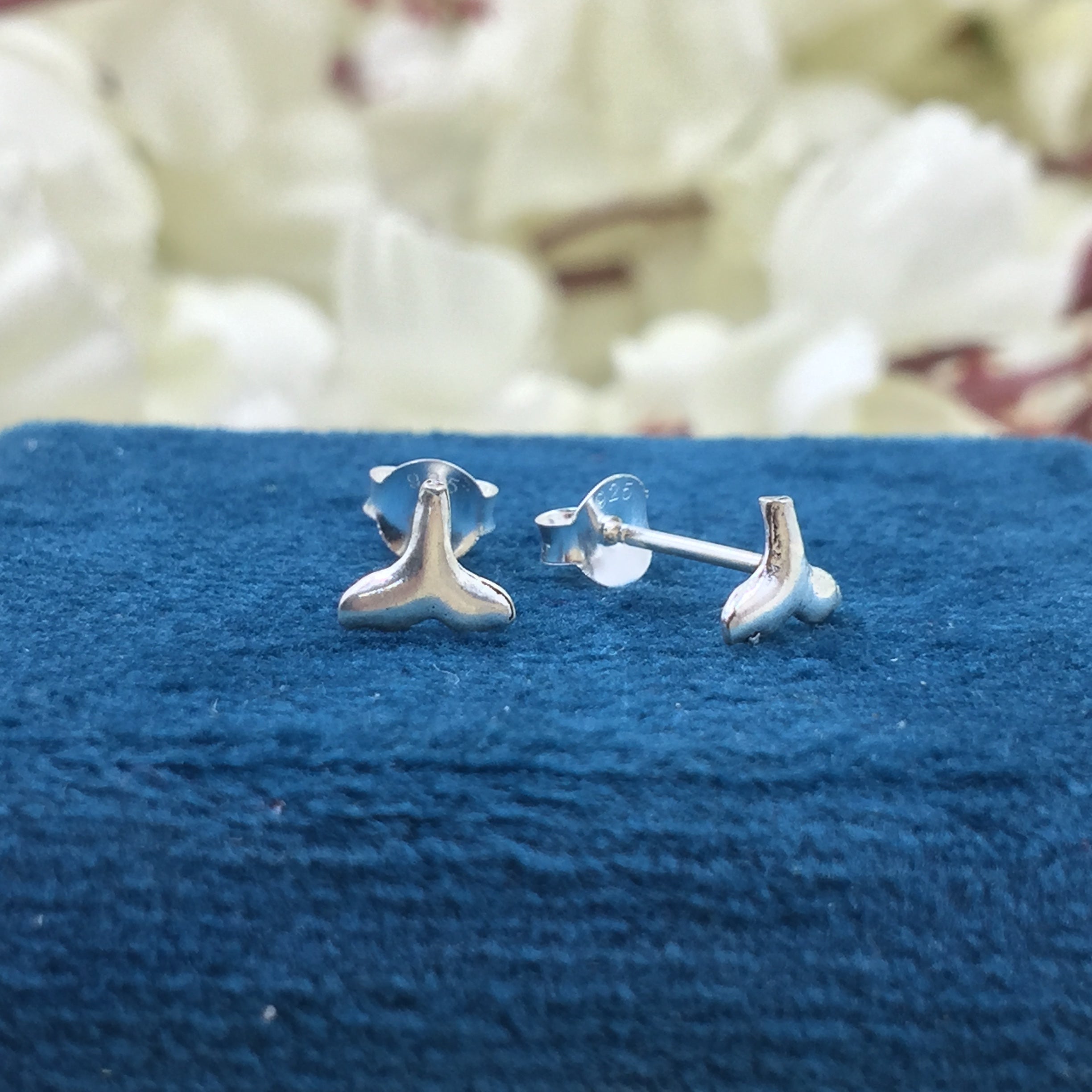 925 Sterling silver Whale Fin Ear Studs Whale Tail Stud Earrings Ear Fin Surfer Diver Jewelry Minimalist Handmade Gift Studs with Pushback