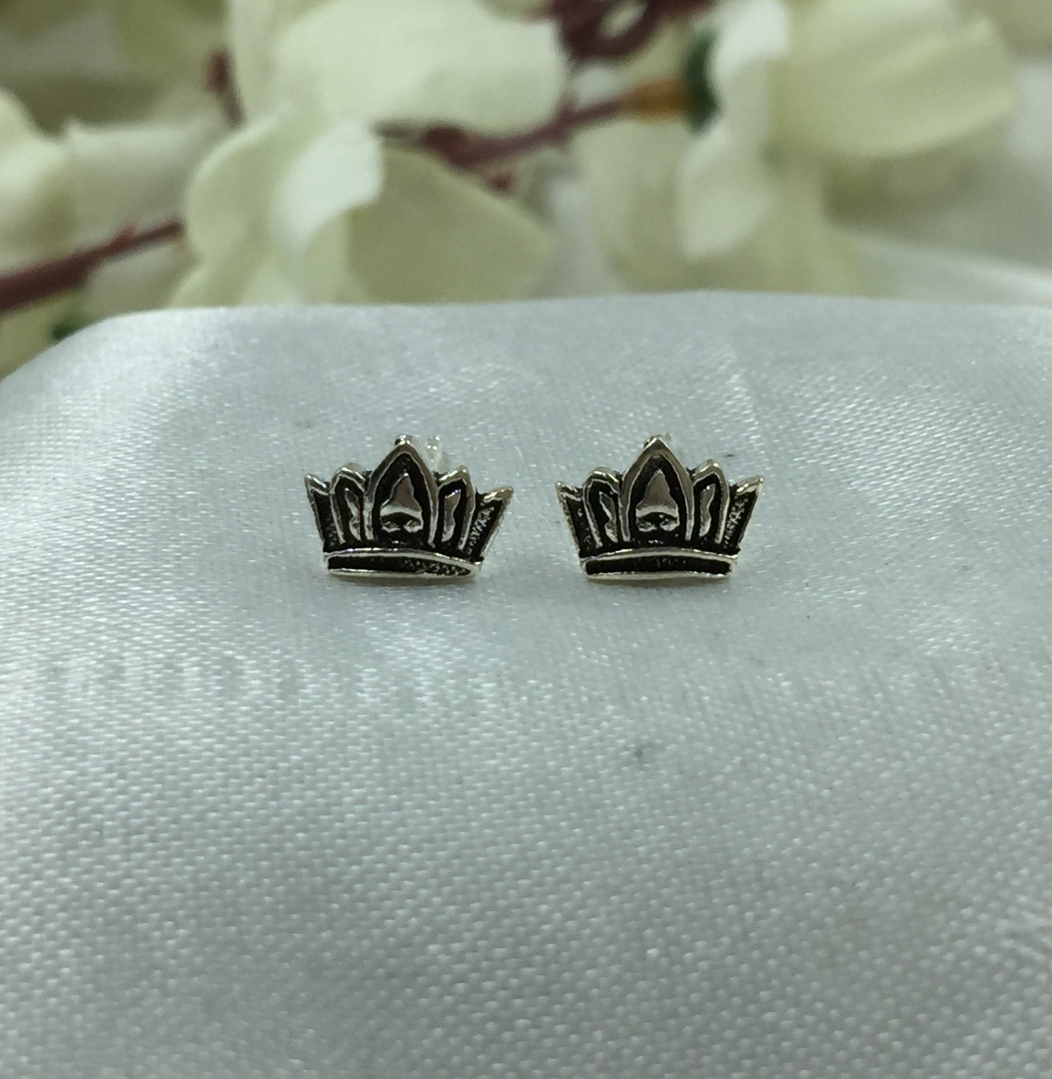 925 Sterling silver Small Princess Crown stud earrings Queen jewellery Crown Jewelry Minimalist Handmade Gift Studs with Pushback