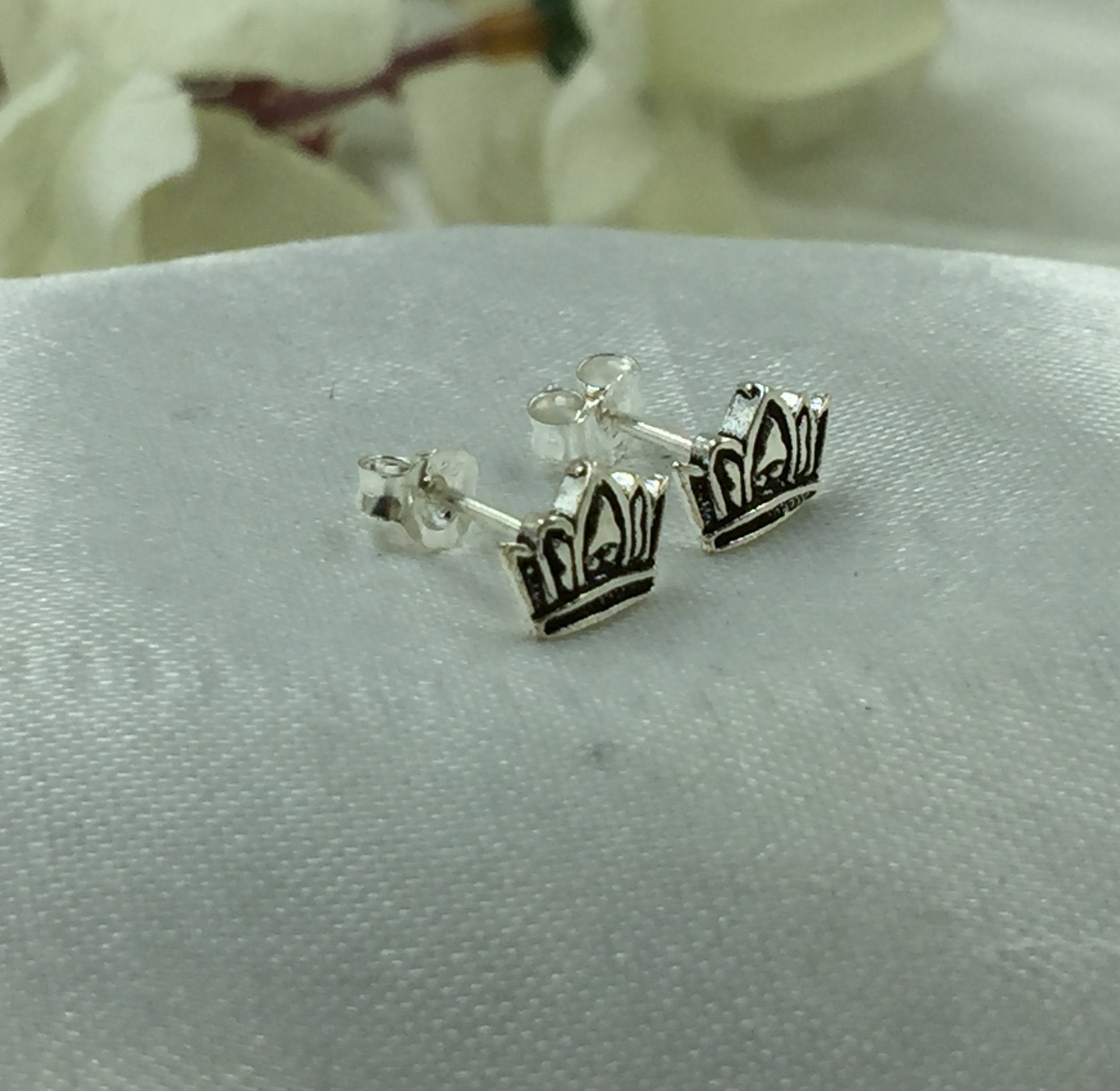 925 Sterling silver Small Princess Crown stud earrings Queen jewellery Crown Jewelry Minimalist Handmade Gift Studs with Pushback