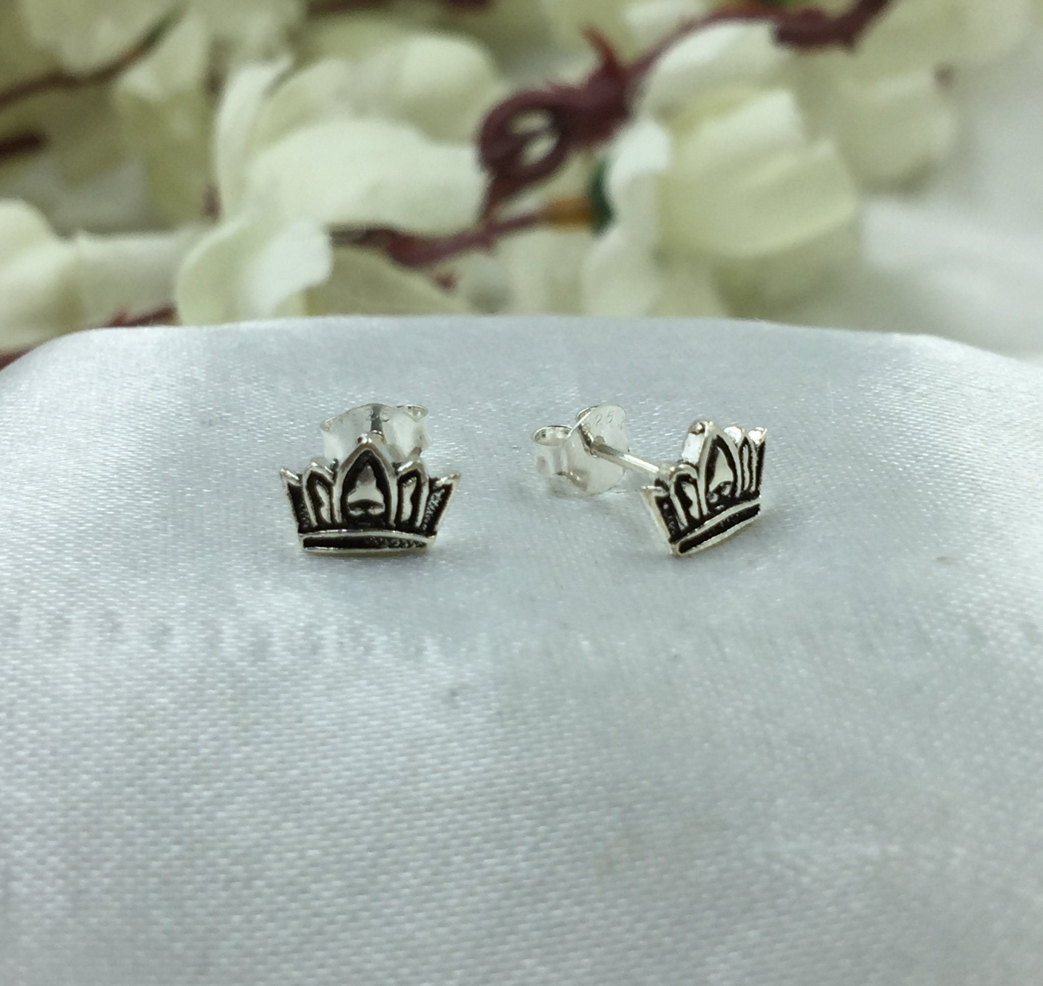 925 Sterling silver Small Princess Crown stud earrings Queen jewellery Crown Jewelry Minimalist Handmade Gift Studs with Pushback