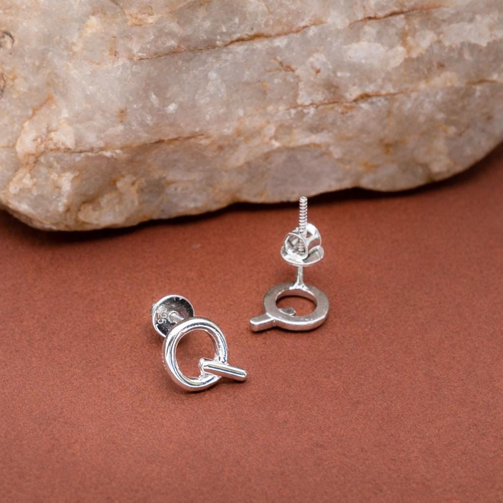 925 Sterling Silver Q Stud Earrings Minimalist Letter Q Earrings Tiny Modern Alphabet Jewelry Gift for Her