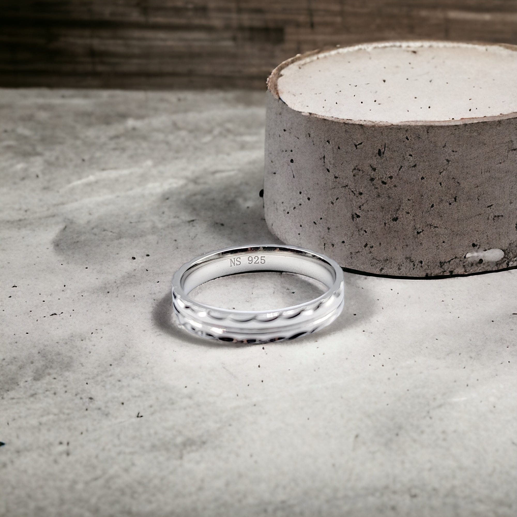 Finger Ring With Horizontal Lines and Curved Cut Design on Boarder Unisex Ring(Size 25)