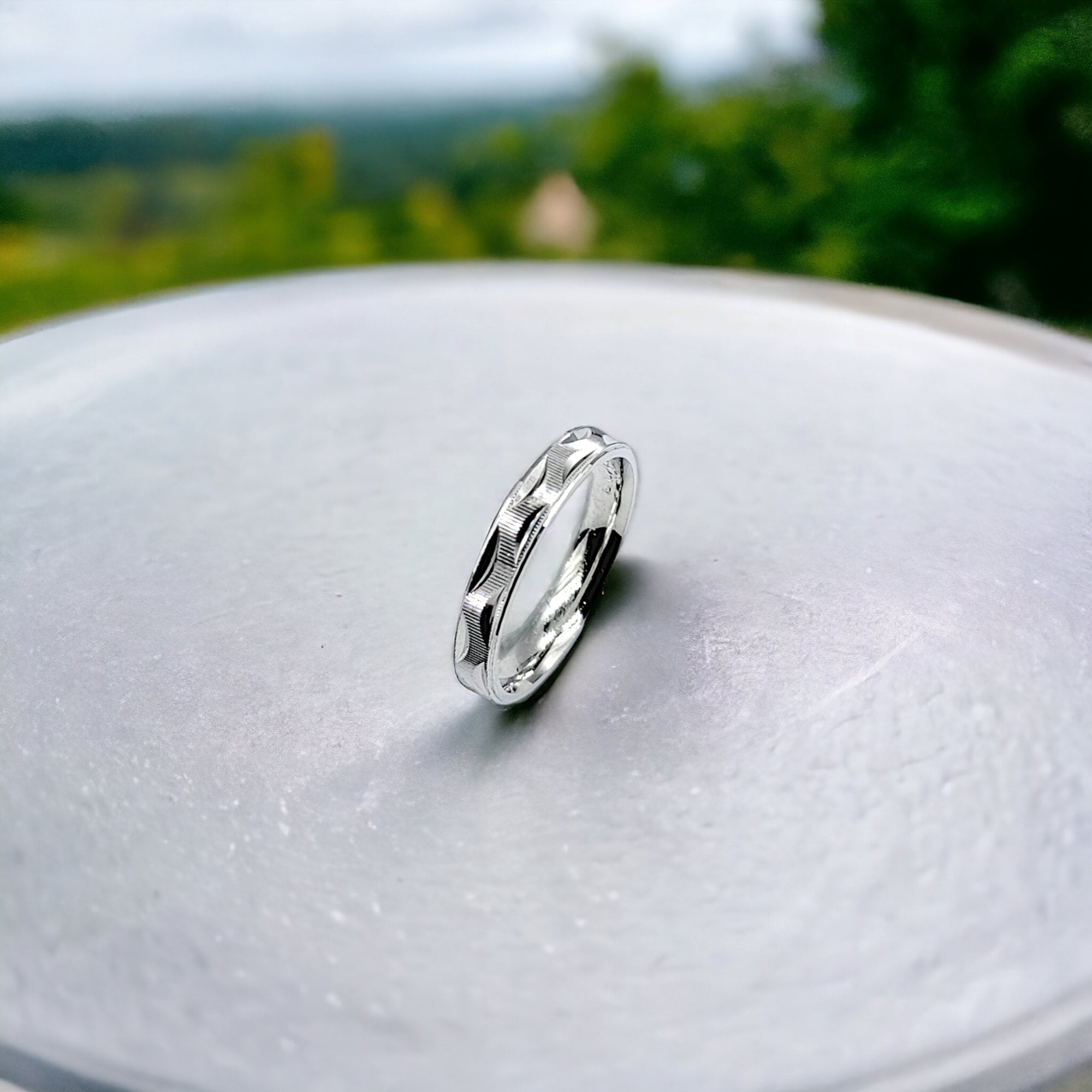 Finger Ring Curved Cut Design on Boarder Minimalist Handmade Ring For Women