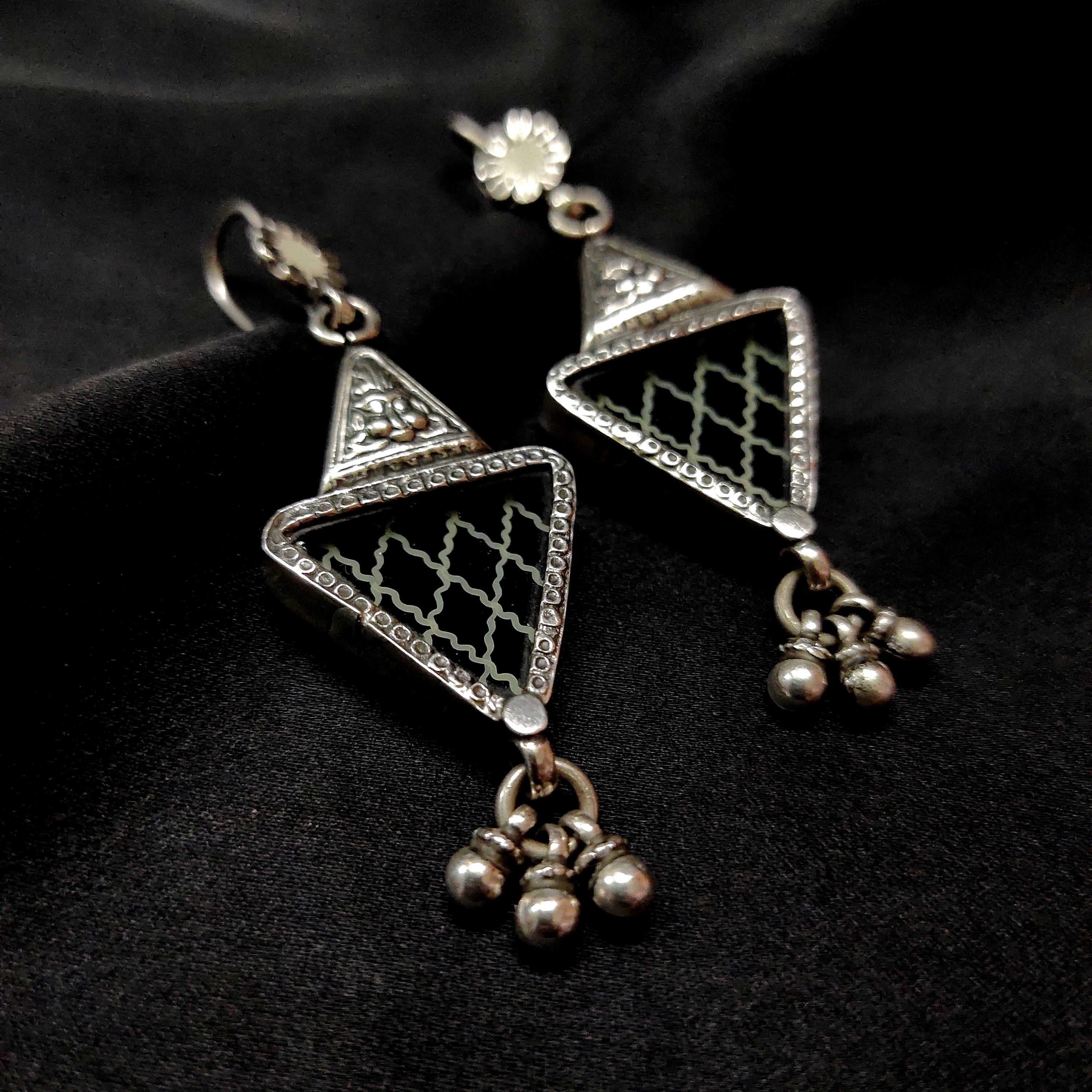 Classy Triangle With Black Checkerboard Print In Solid 925 Silver Earring