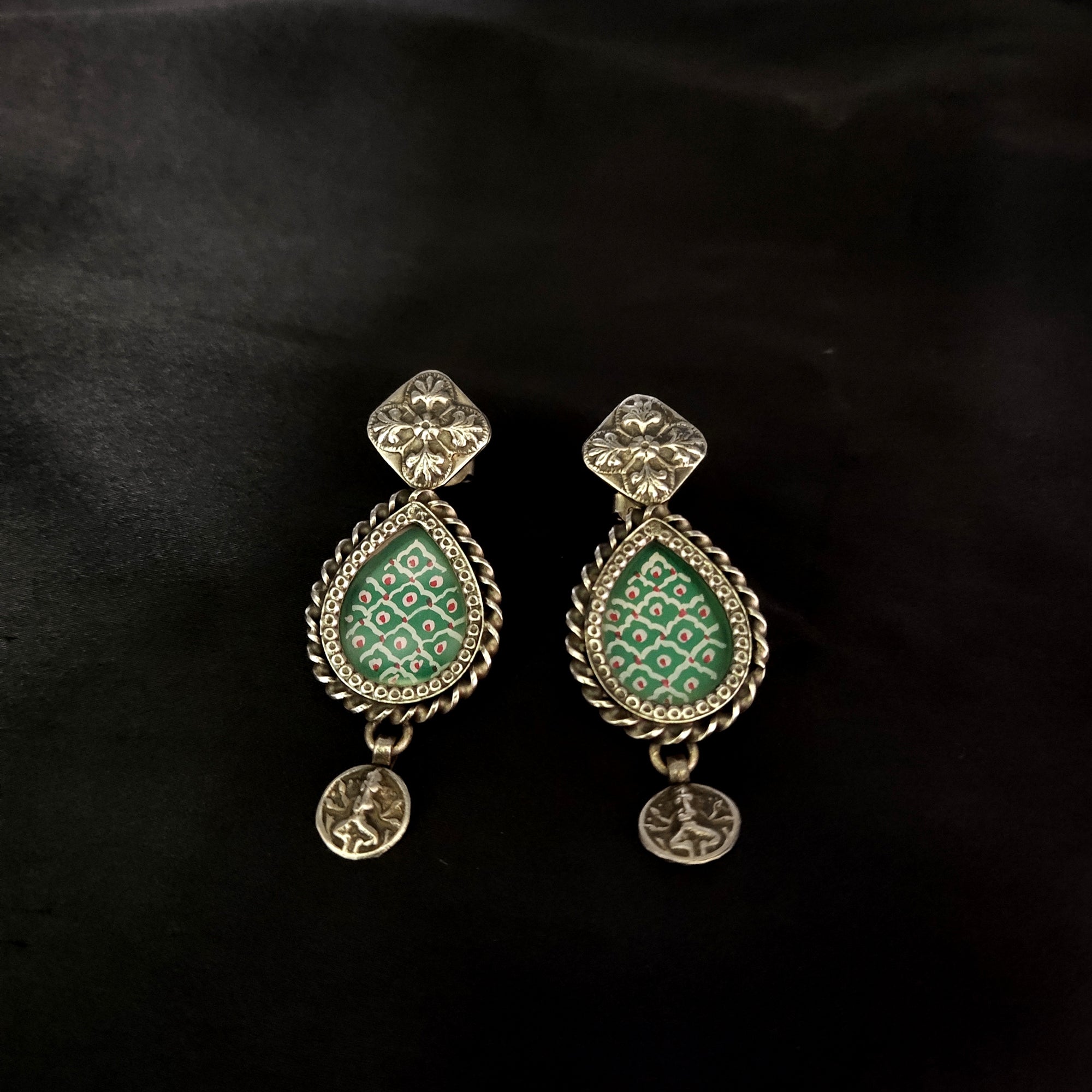 Vintage Filigree Design Green Pear Shape Solid 925 Silver Earring