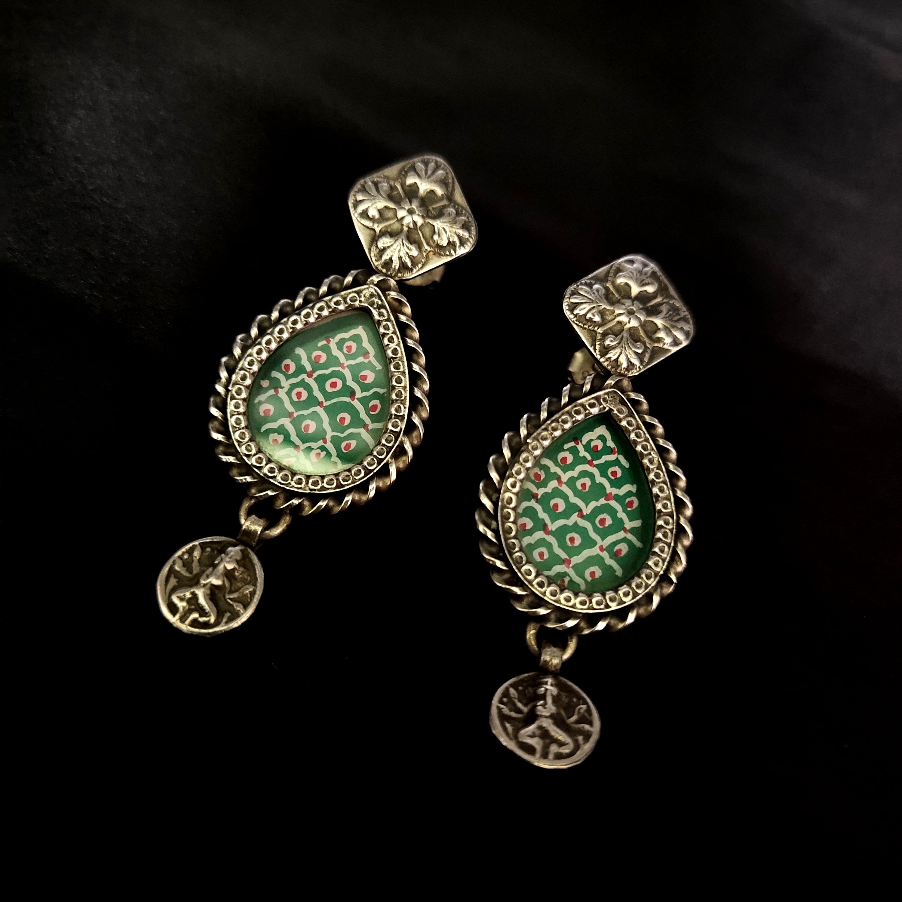 Vintage Filigree Design Green Pear Shape Solid 925 Silver Earring