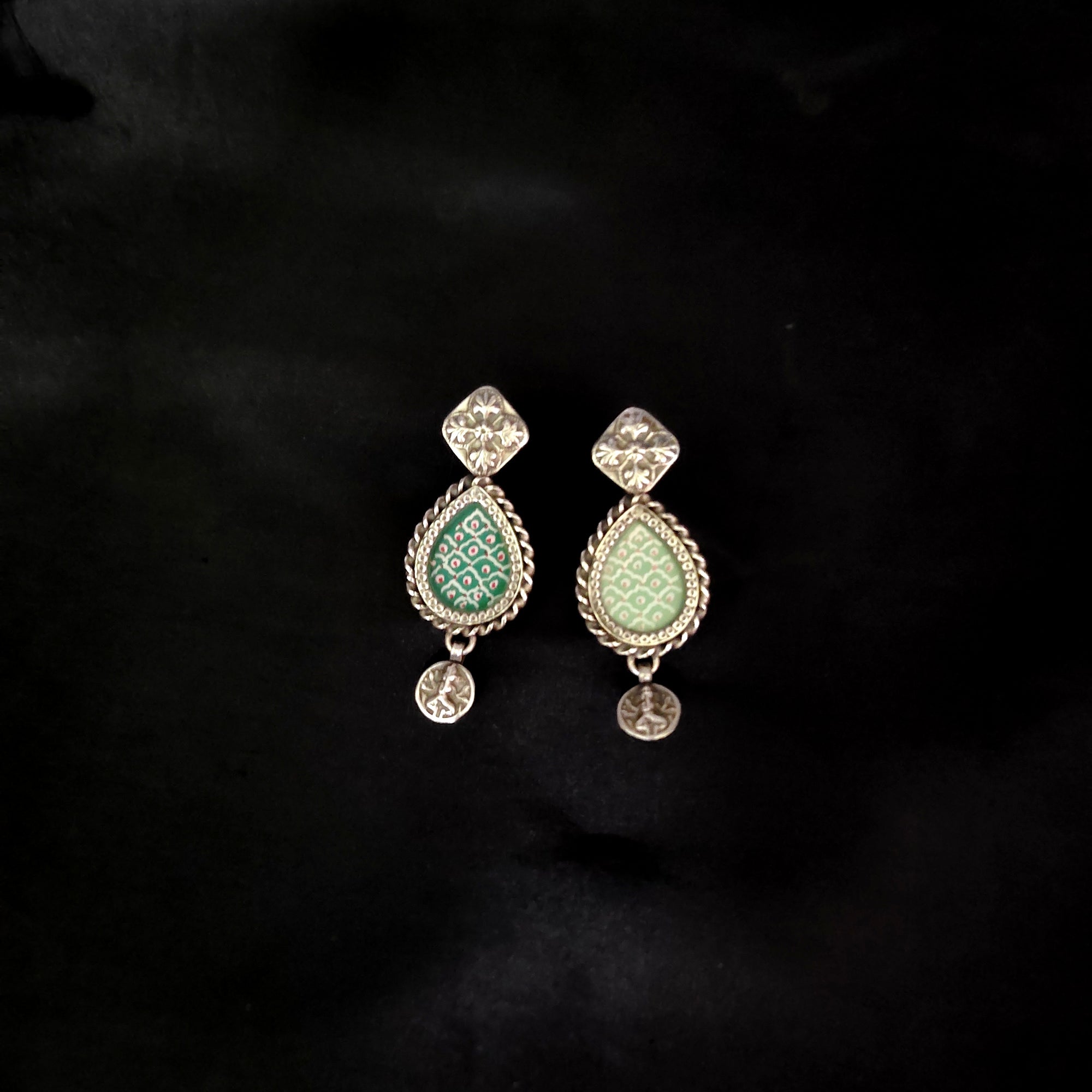 Vintage Filigree Design Green Pear Shape Solid 925 Silver Earring