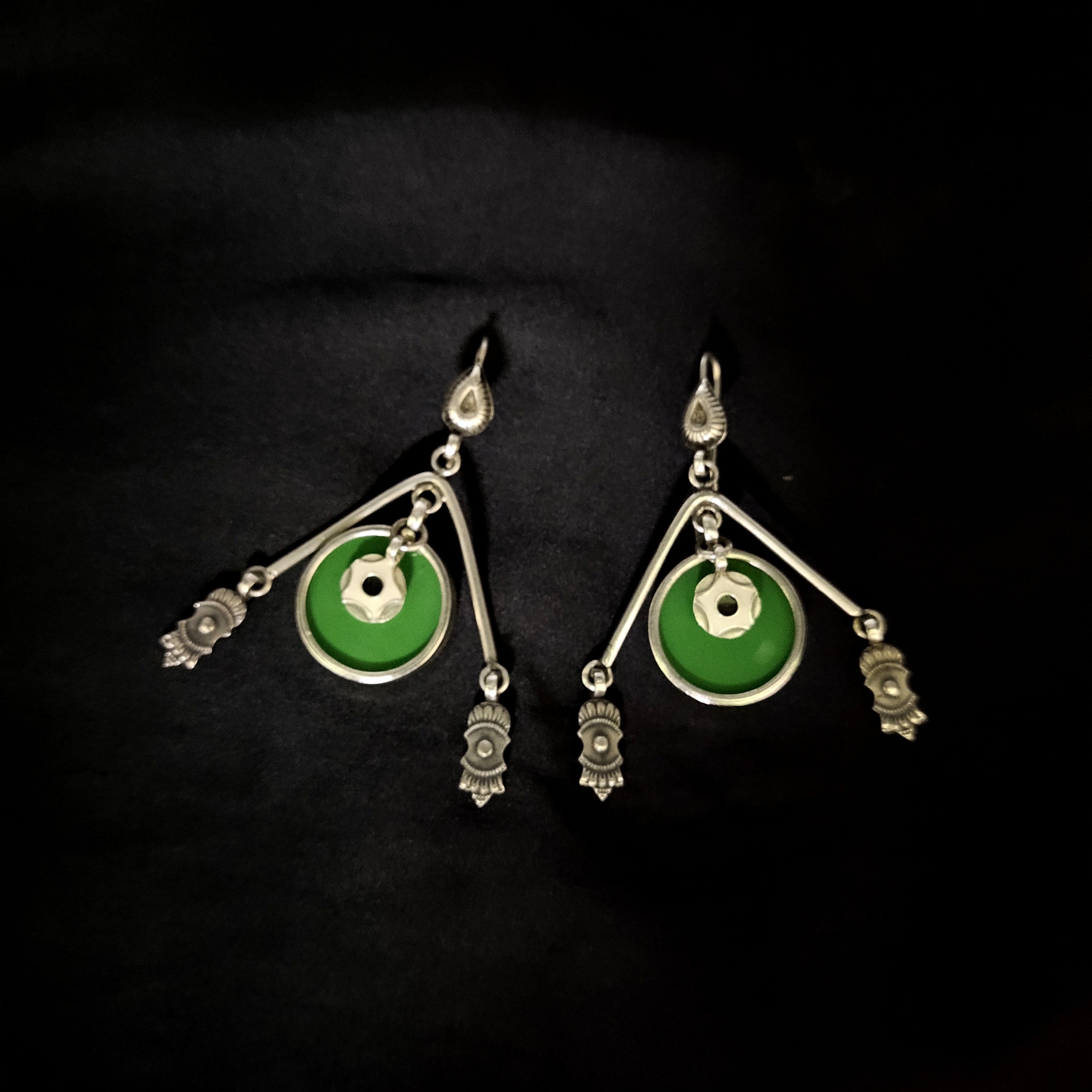 Antique V Shape With Green Circle Classt Hook Earring In Solid 925 Silver