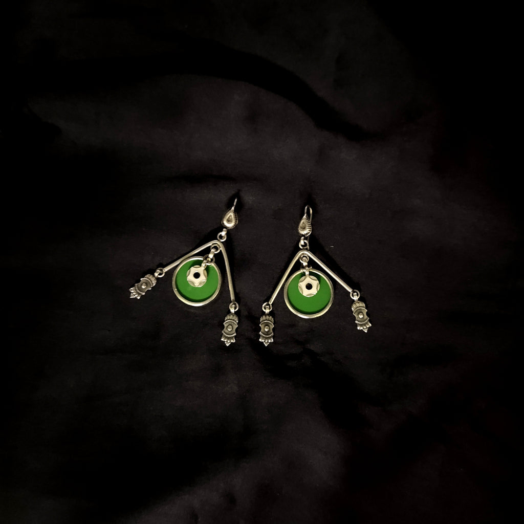 Antique V Shape With Green Circle Classt Hook Earring In Solid 925 Silver