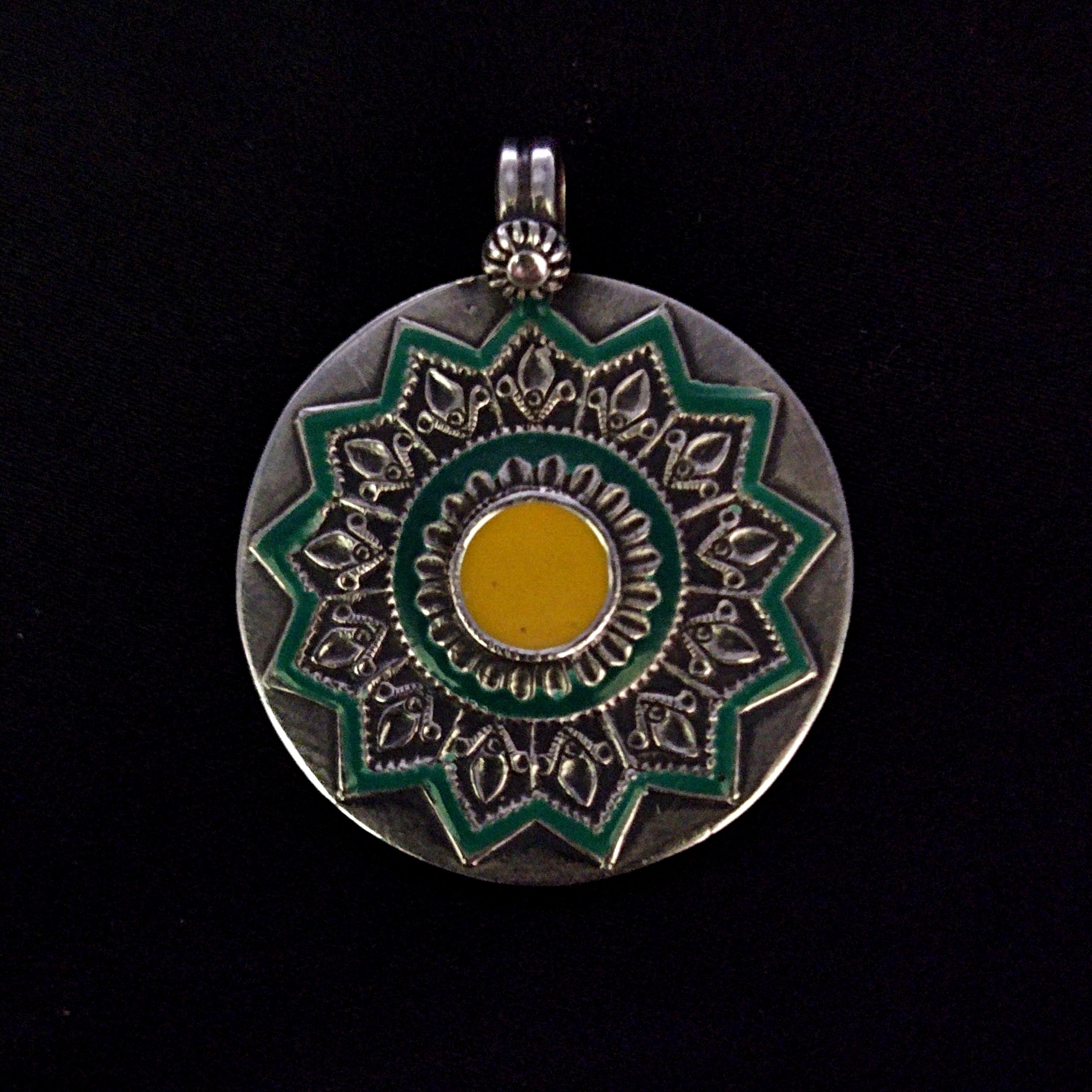 Handmade Antique Circle Flower Design In Solid 925 Silver Pendant