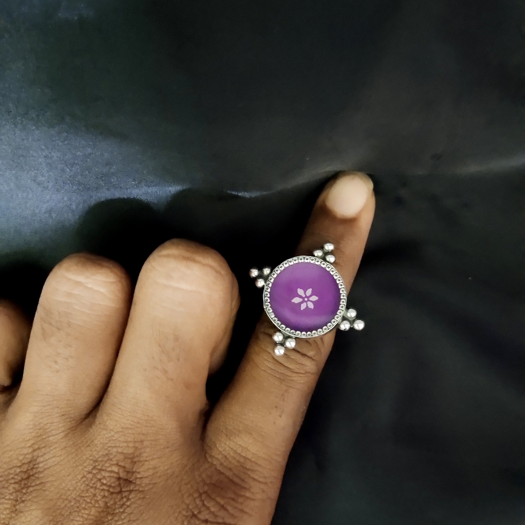 Antique Circle With Purple & White Flower Print Solid 925 Silver Adjustable Ring