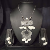 Traditional Vintage Design With Seashell Earring Necklace Set